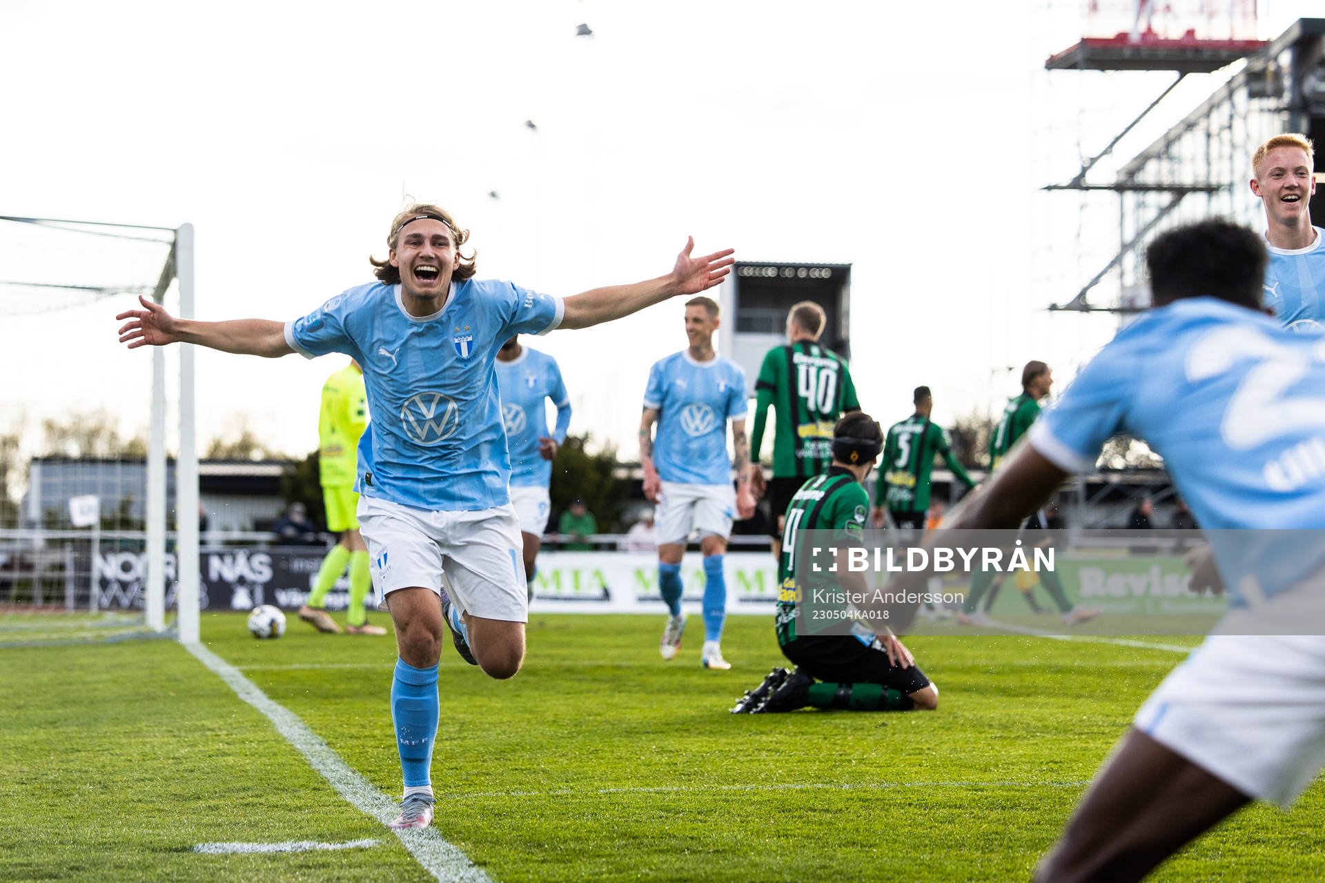 Malmö FFs Sebastian Nanasi jublar med Taha Ali