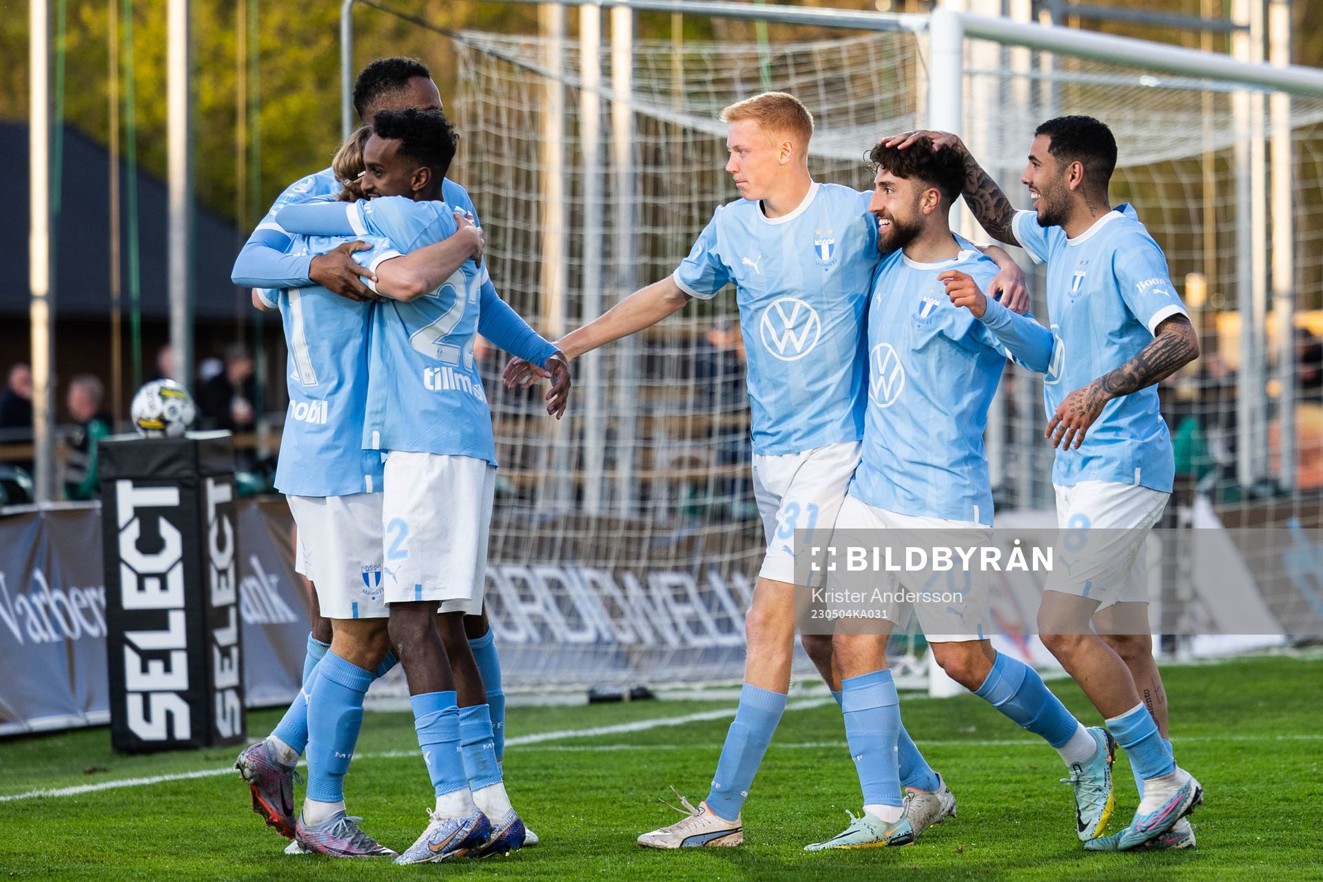 Malmö FFs Sebastian Nanasi jublar med lagkamrater