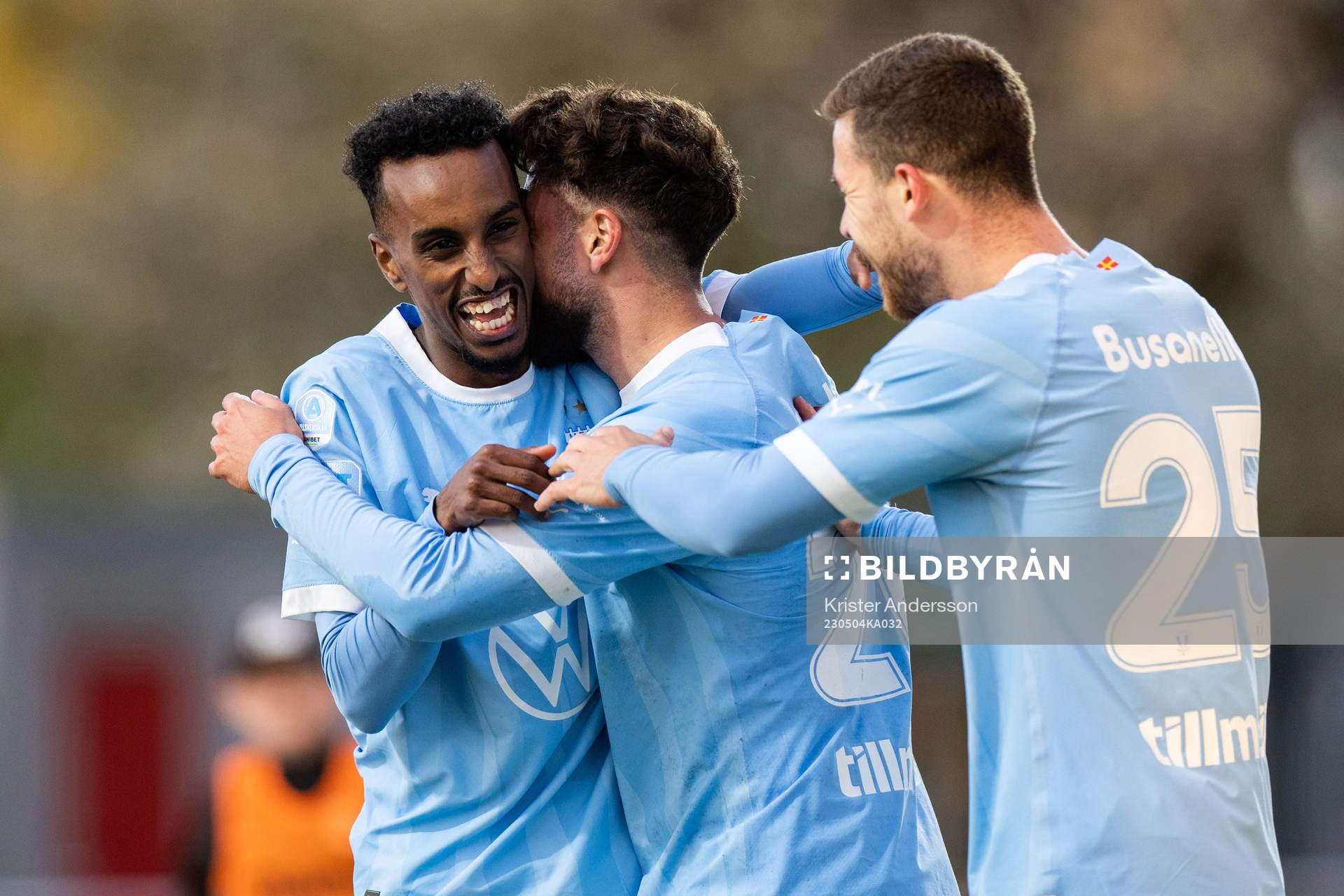 Malmö FFs Taha Ali jublar med Moustafa Zeidan och Gabriel