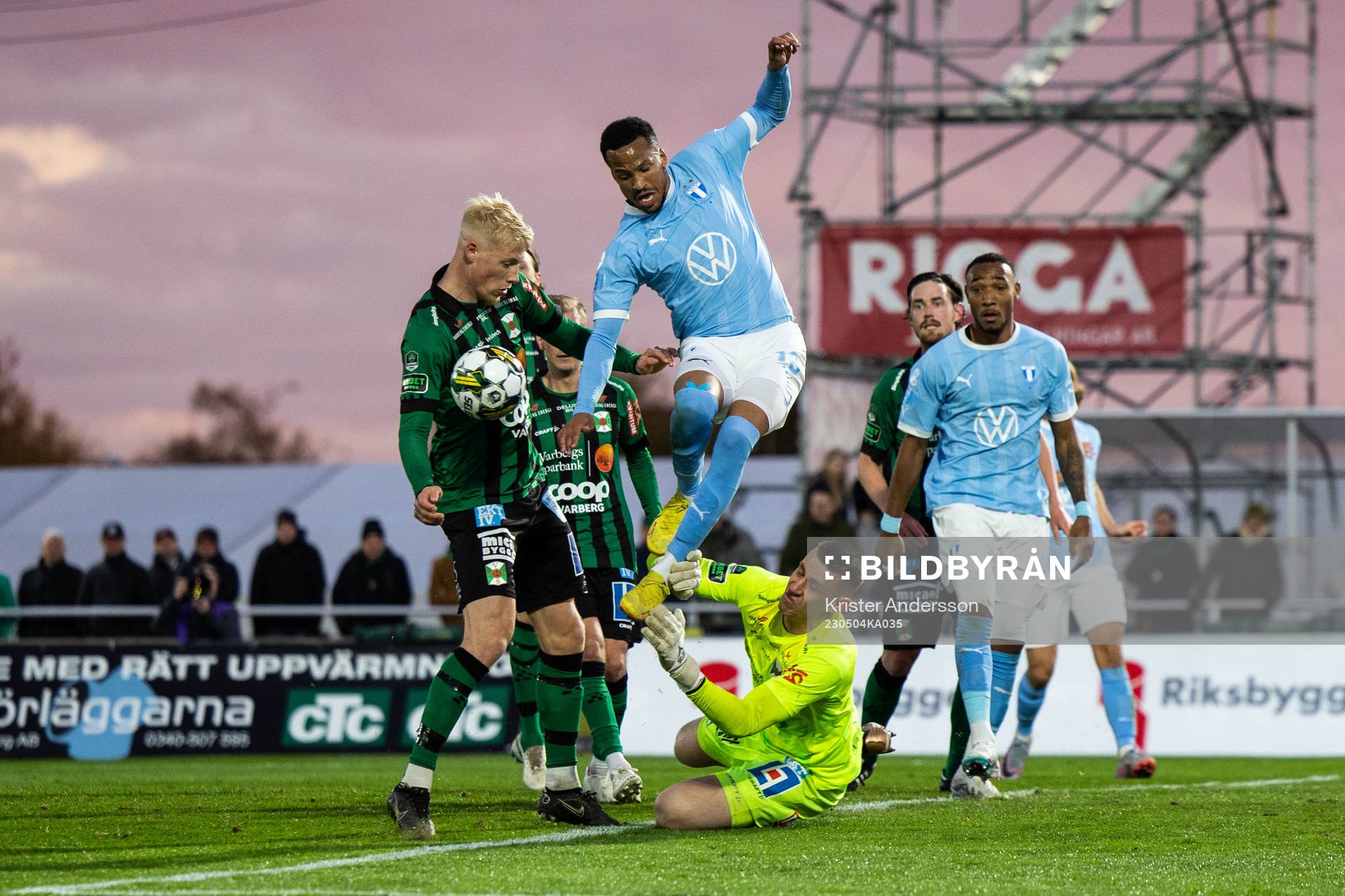 Varbergs David Olsson och Malmö FFs Martin Olsson