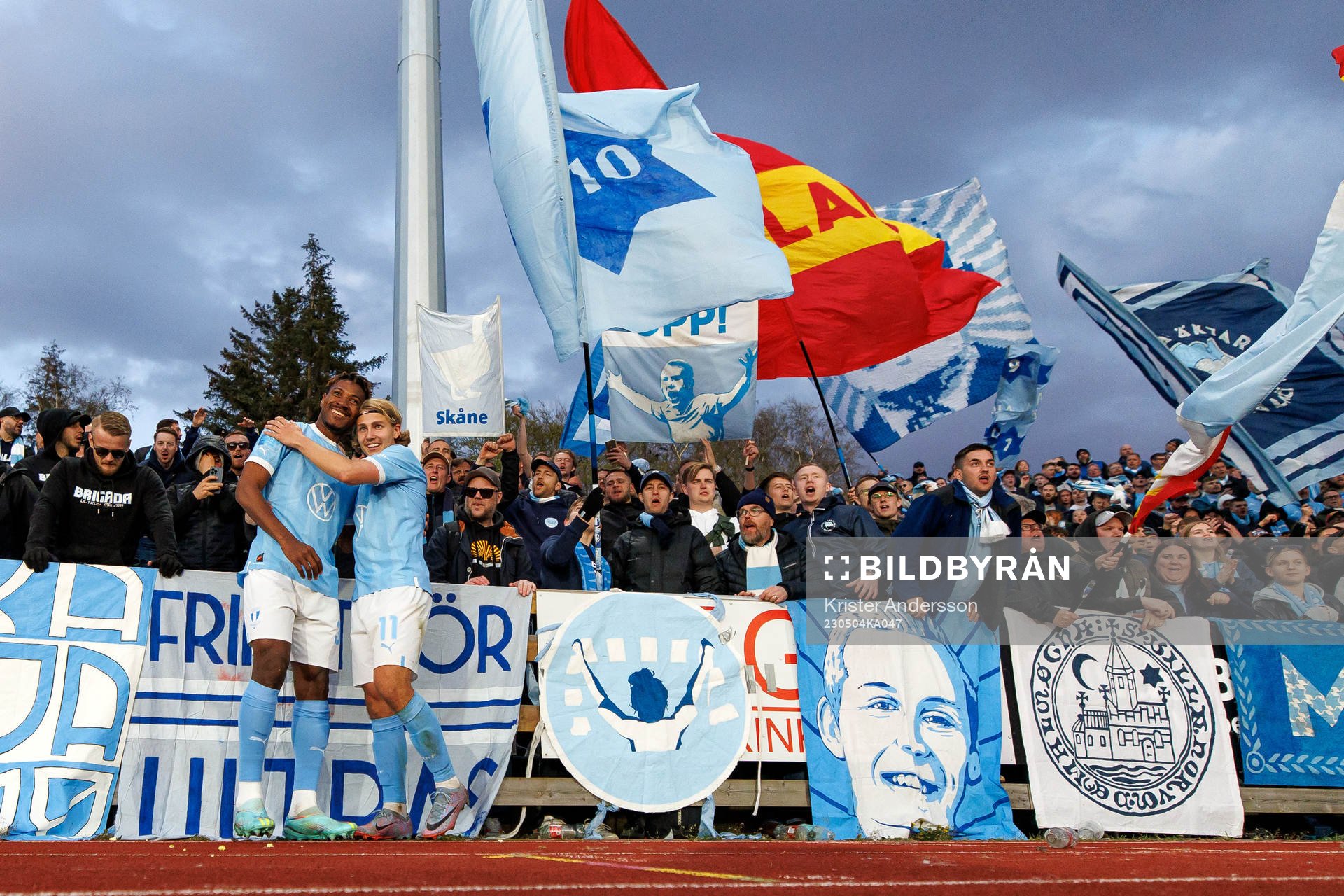Malmö FFs Samuel Kotto och Sebastian Nanasi jublar