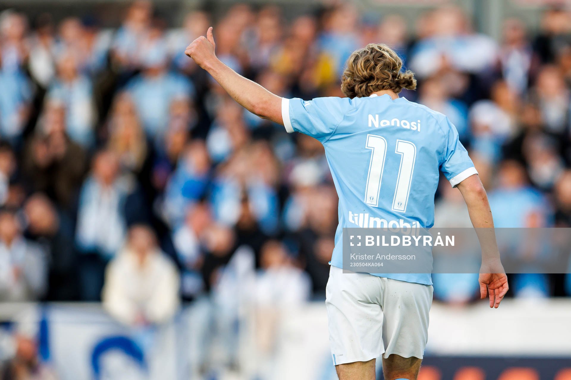 Malmö FFs Sebastian Nanasi gör tummen upp