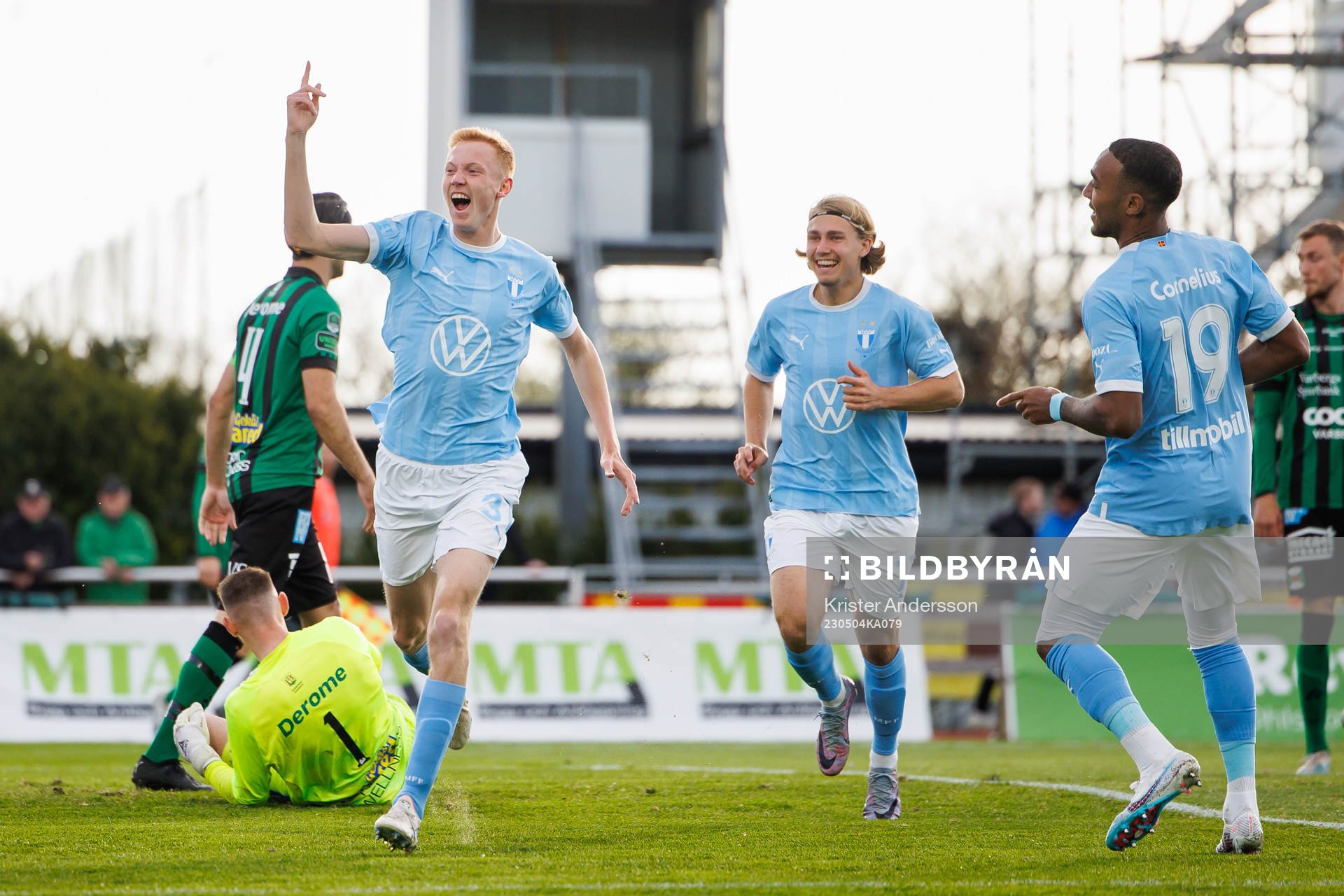 Malmö FFs Hugo Larsson jublar