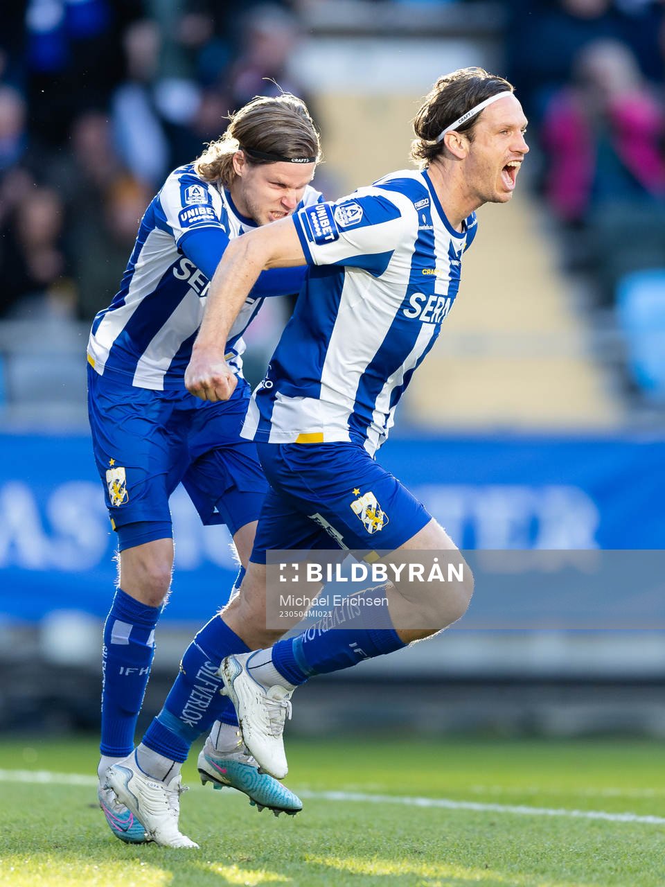 IFK Göteborgs Gustav Svensson jublar med Gustaf Norlin