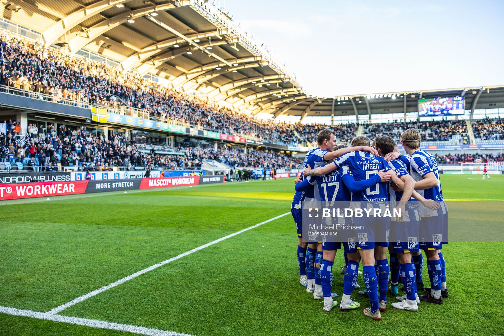 IFK Göteborgs Elias Hagen jublar med lagkamrater