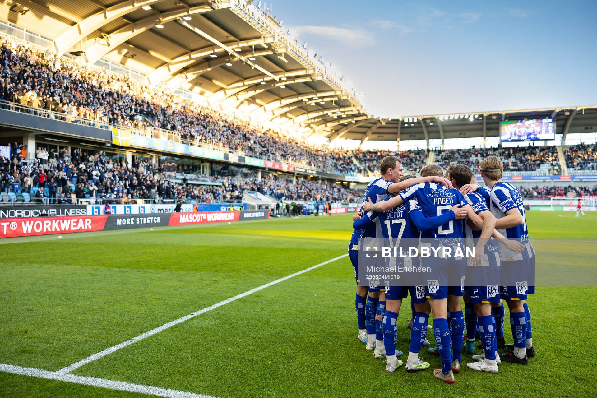 IFK Göteborgs Elias Hagen jublar med lagkamrater