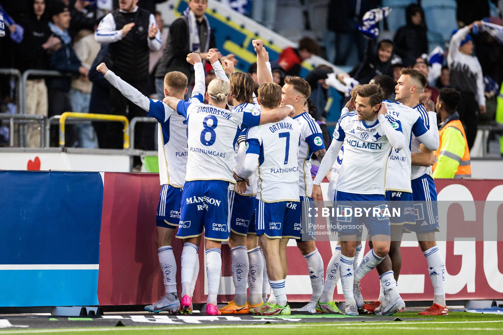 IFK Norrköpings Christoffer Nyman jublar med lagkamrater
