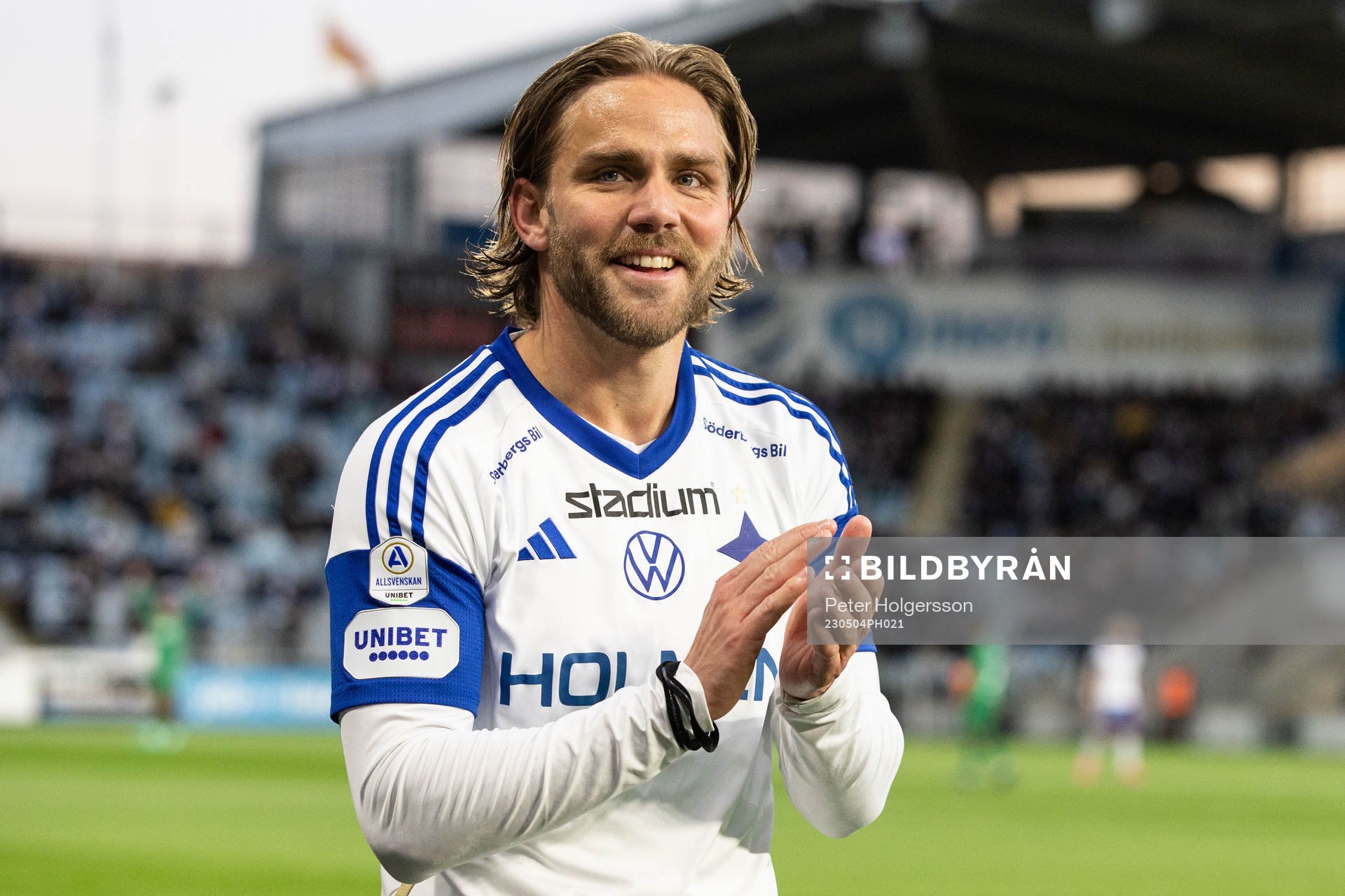 IFK Norrköpings Christoffer Nyman tackar publiken
