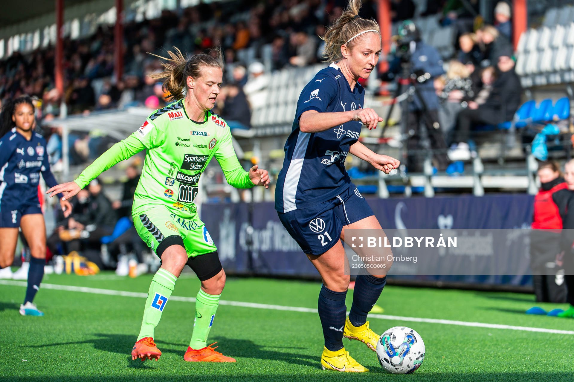 Kristianstads Emma Petrovic och FC Rosengårds Karin Lundin