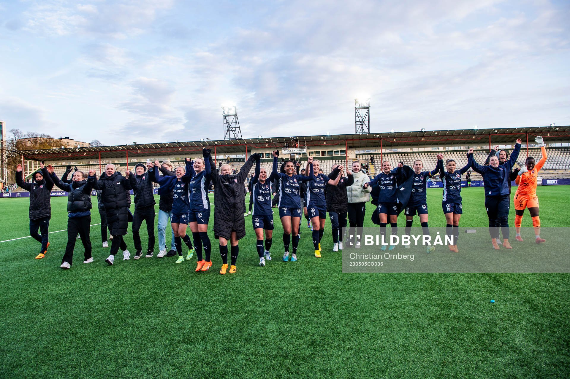 FC Rosengårds spelare jublar efter fotbollsmatchen i Damallsvenskan mellan FC Rosengård och Kristianstad den 5 maj 2023 i Malmö.