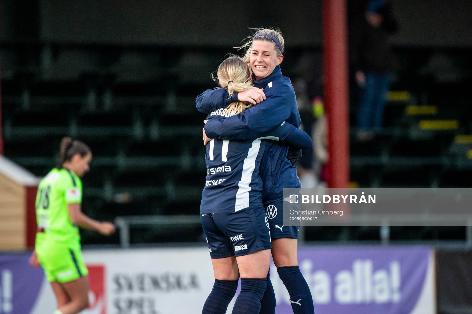 FC Rosengårds Emma Jansson och Olivia Schough jublar