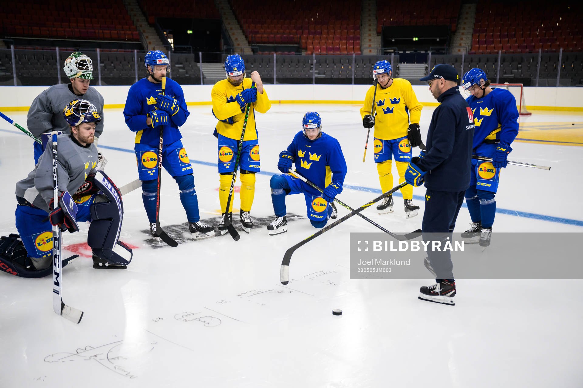Goaltender Marcus Högberg, goaltender Jesper Wallstedt,