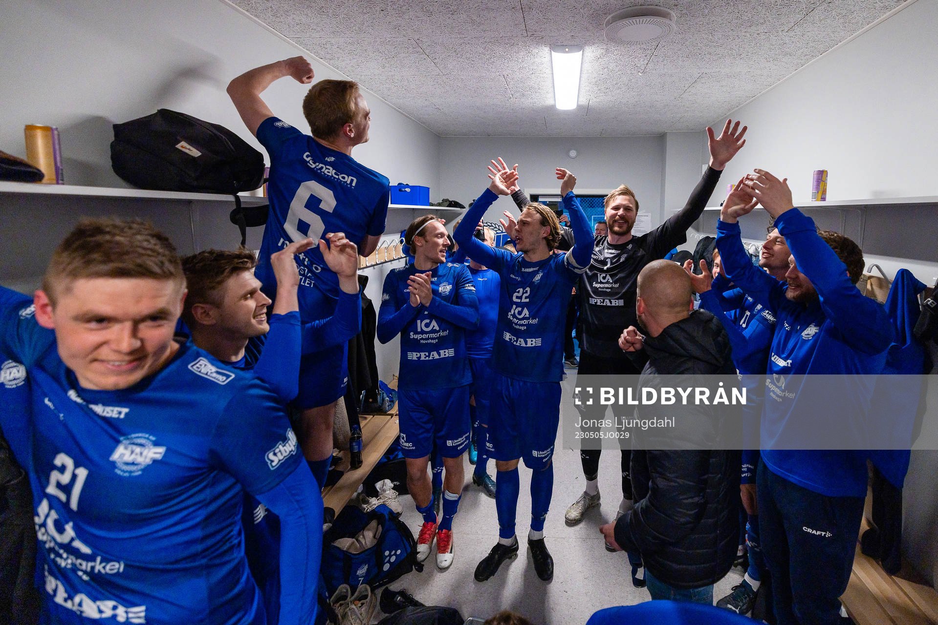 Hovshagas spelare jublar