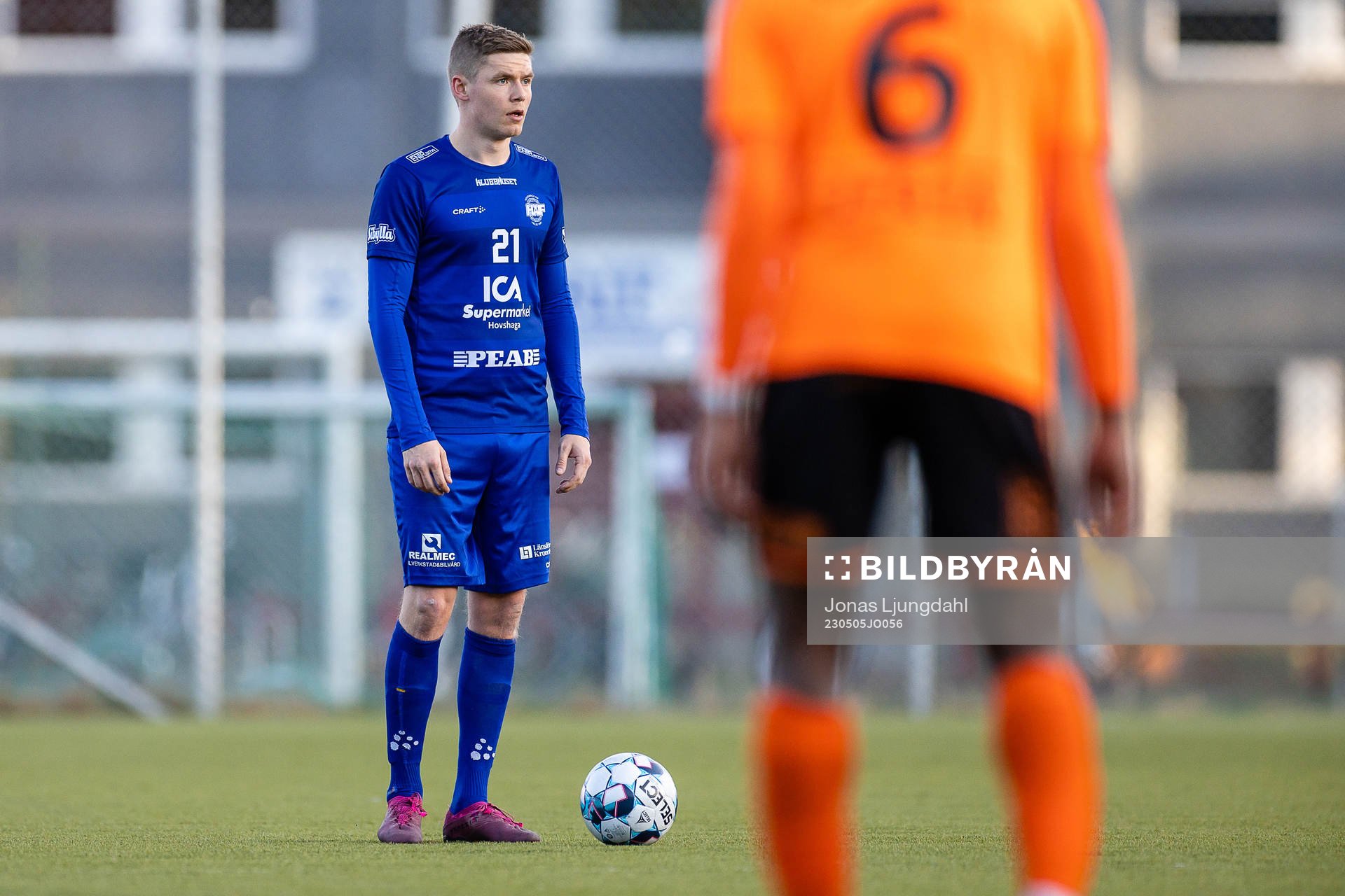 Hovshagas Marcus Nilsson under fotbollsmatchen i division 3 sydöstra götaland mellan Hovshaga och Älmeboda/Linneryd den 5 maj 2023 i Växjö.
