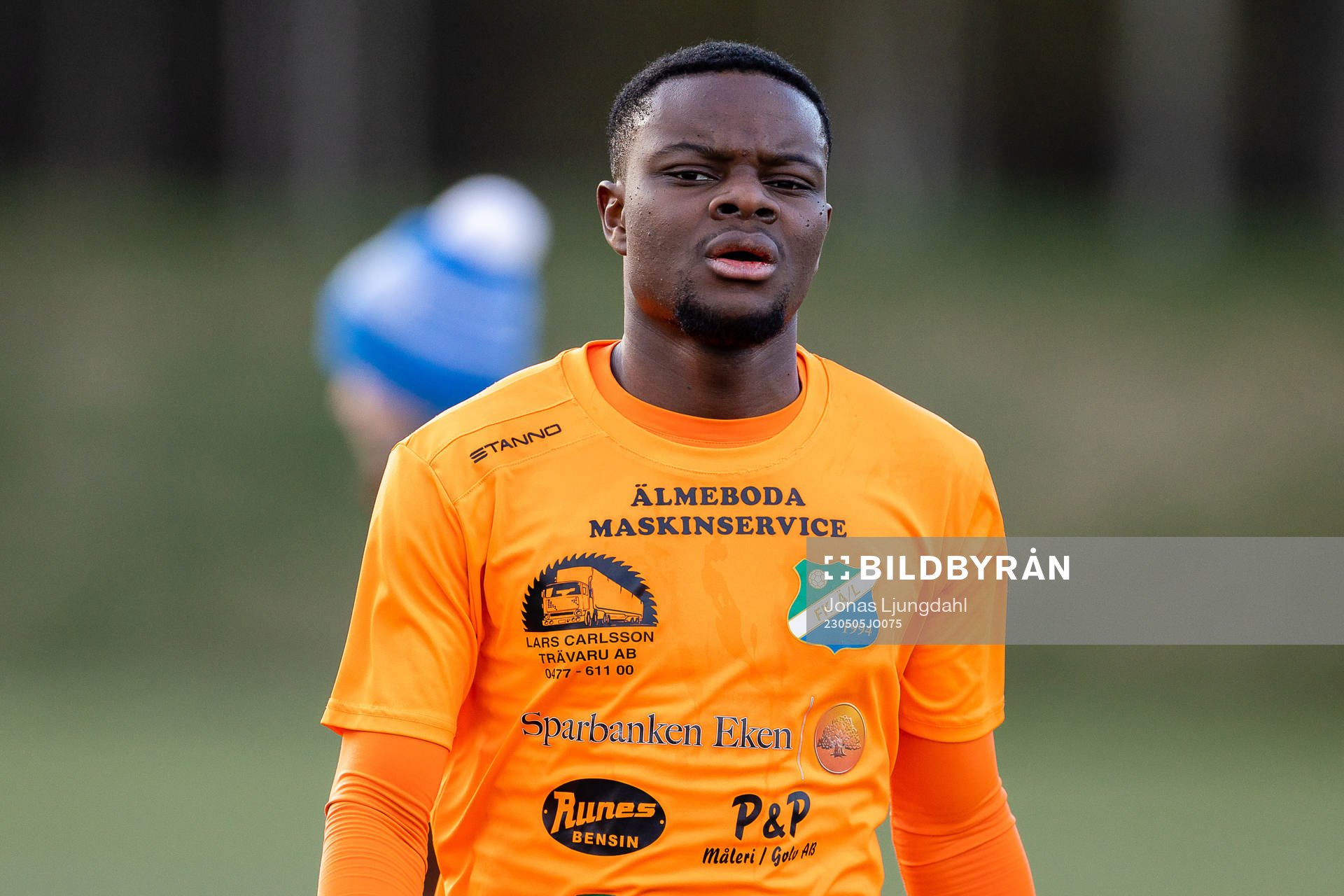 Älmeboda/Linneryds Yedidiah Ndunge Muteba under fotbollsmatchen i division 3 sydöstra götaland mellan Hovshaga och Älmeboda/Linneryd den 5 maj 2023 i Växjö.