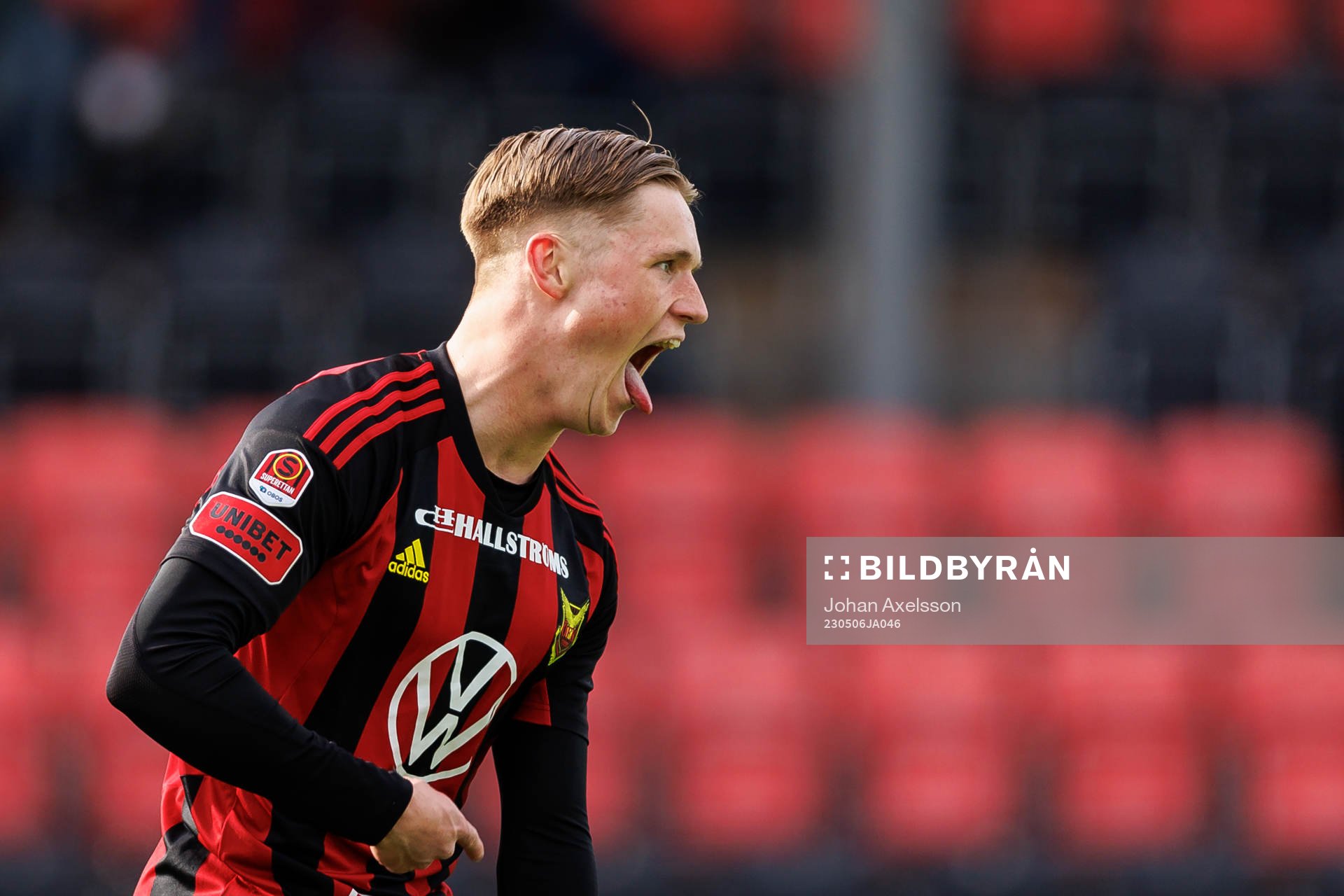 Östersunds Sebastian Karlsson Grach jublar
