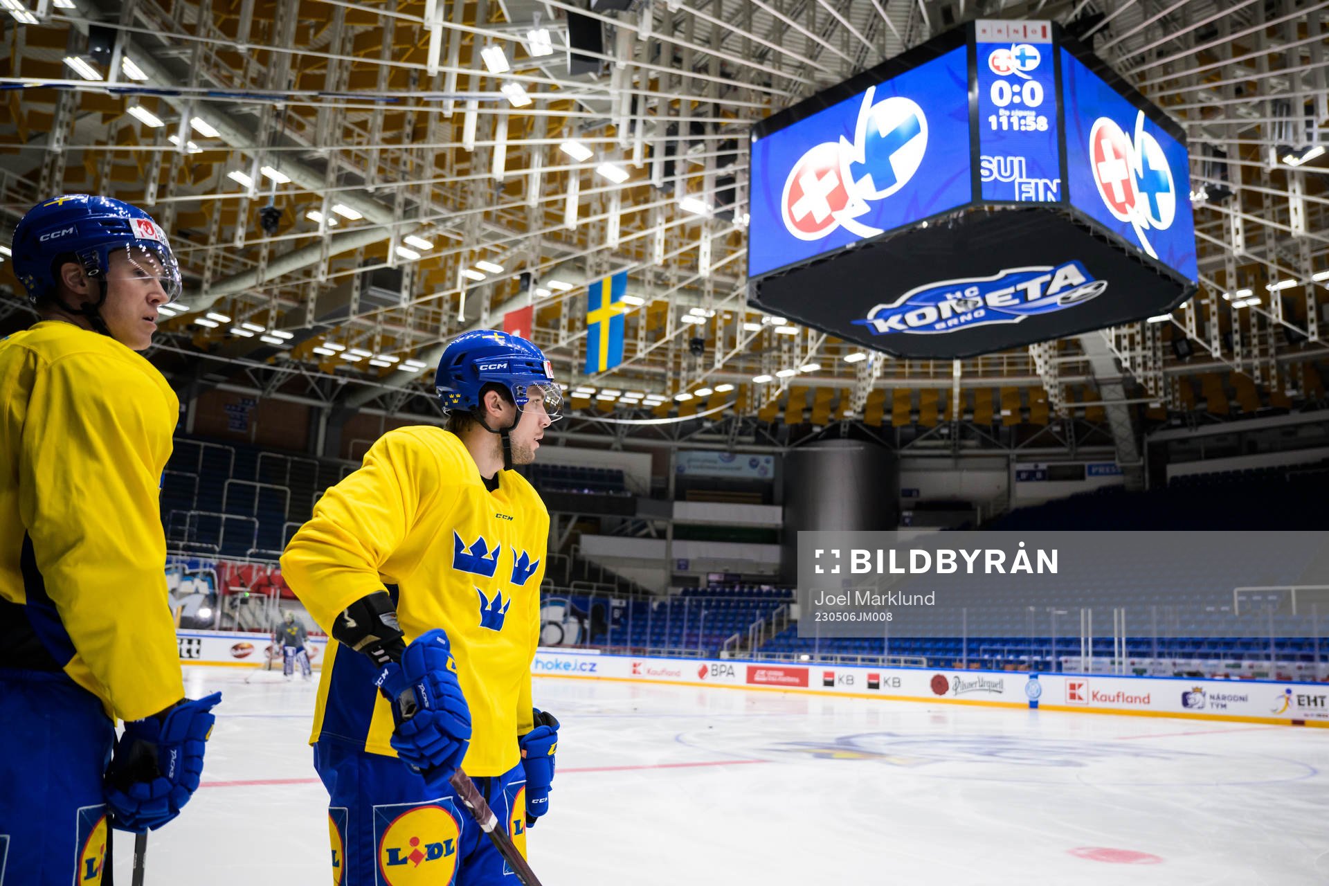 Dennis Rasmussen and Oscar Lindberg of Sweden at a practice