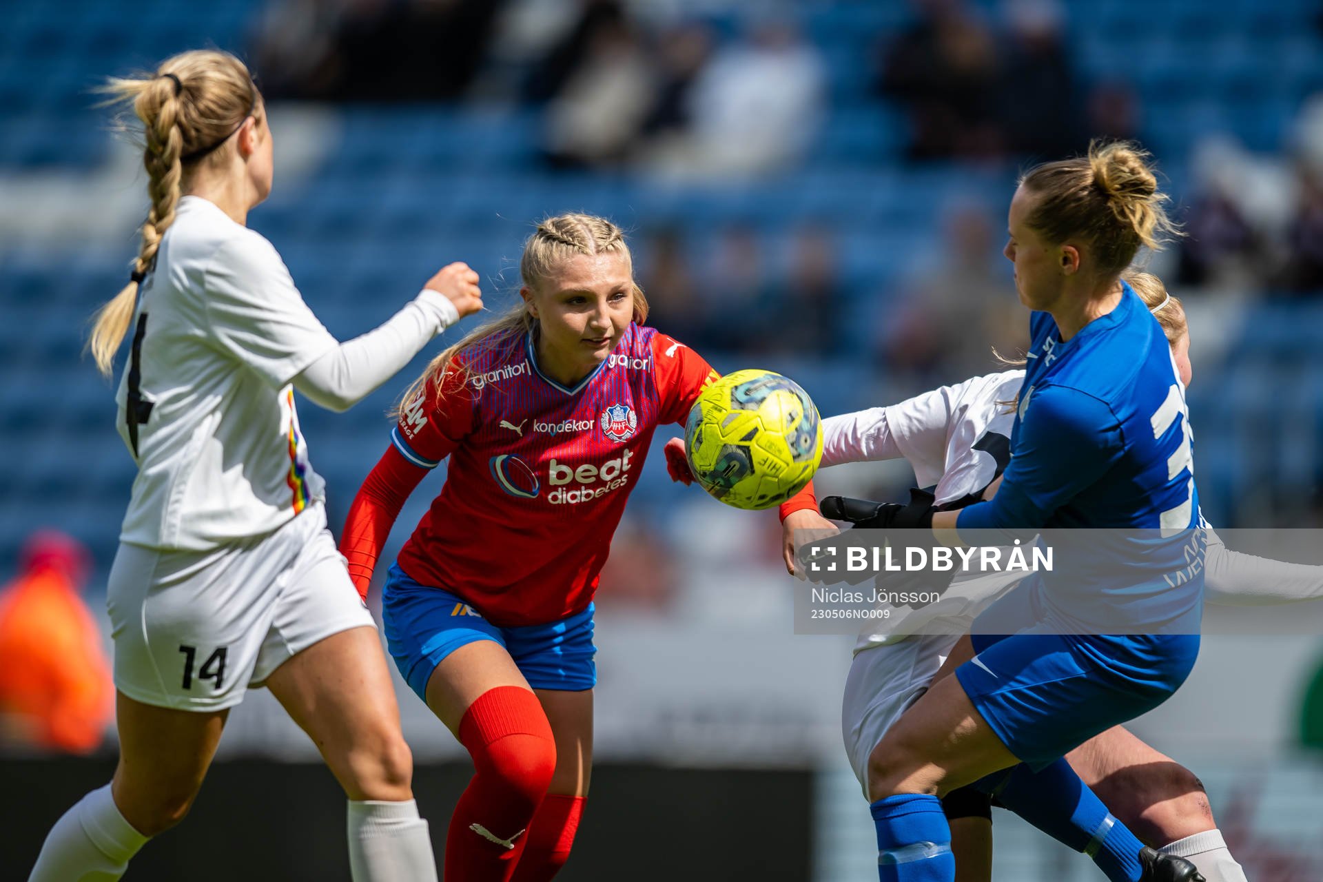 Helsingborgs Tilda Jonhag och Qvidings målvakt Alice