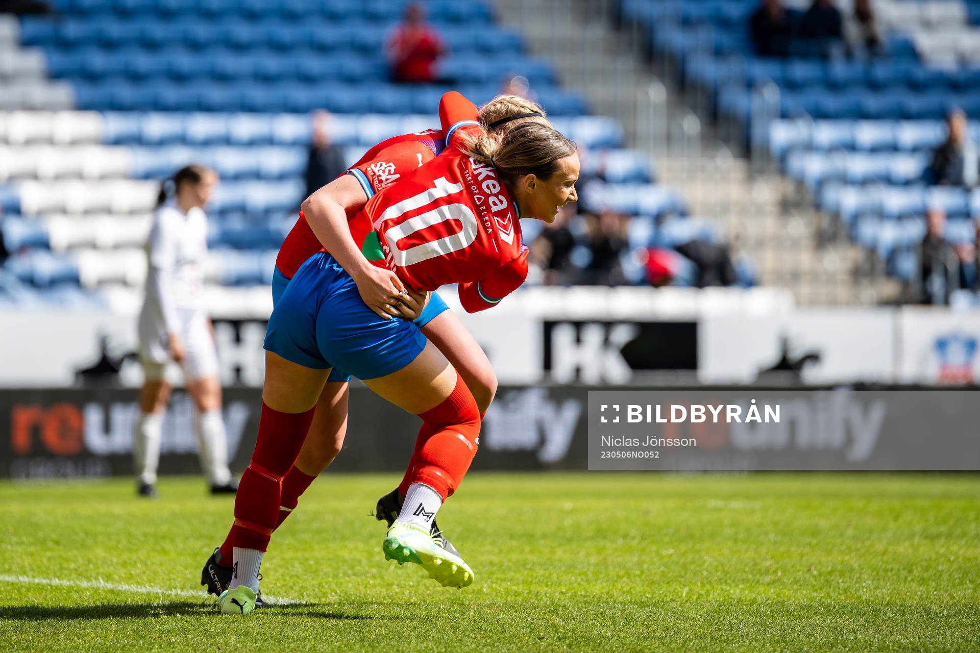 Helsingborgs Agnes Eklöf  och Sanna Nilsson  jublar