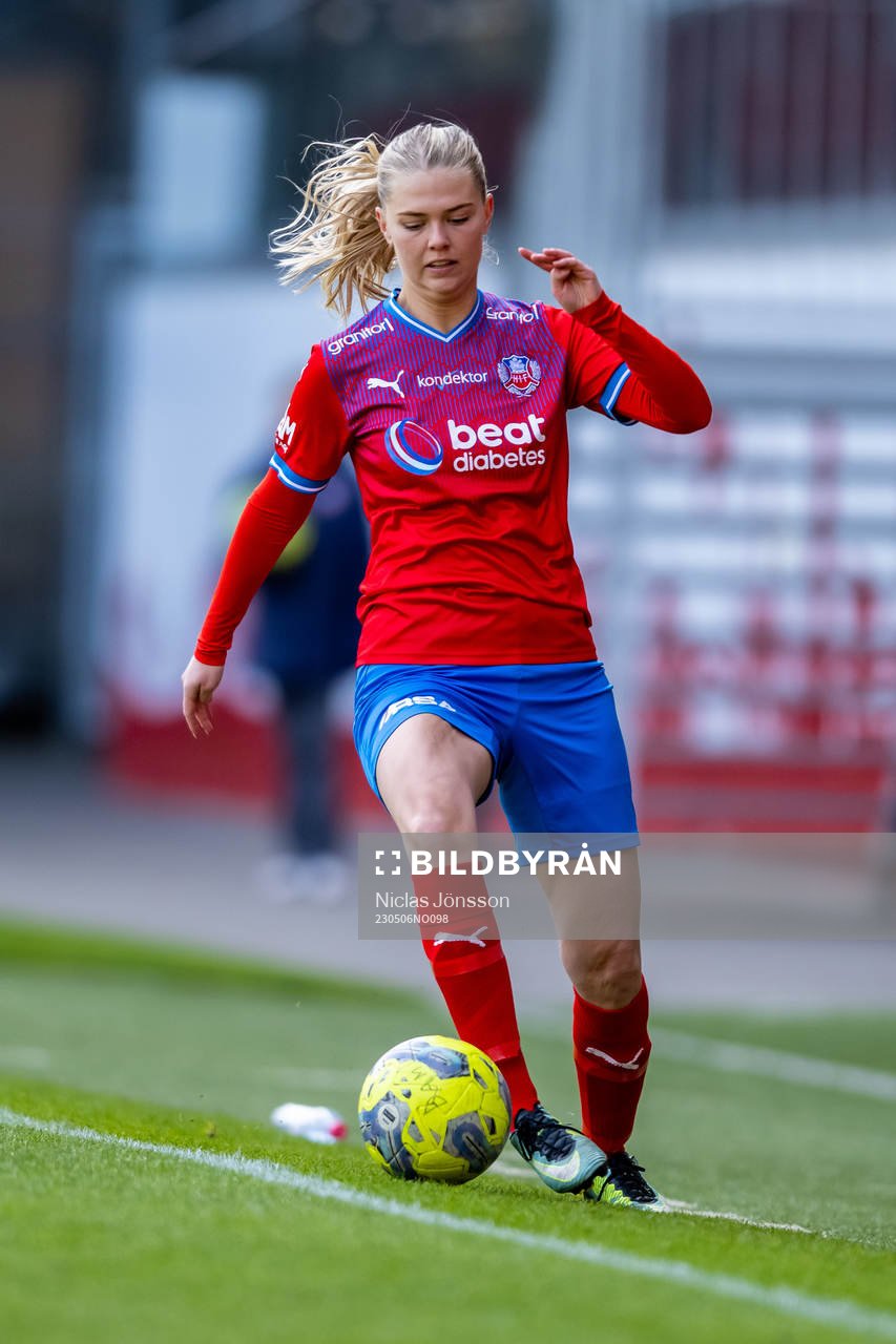 Helsingborgs Julia Jonassen under fotbollsmatchen i Div 2 Västra Götaland mellan Helsingborg och Qviding den 6 maj 2023 i Helsingborg.