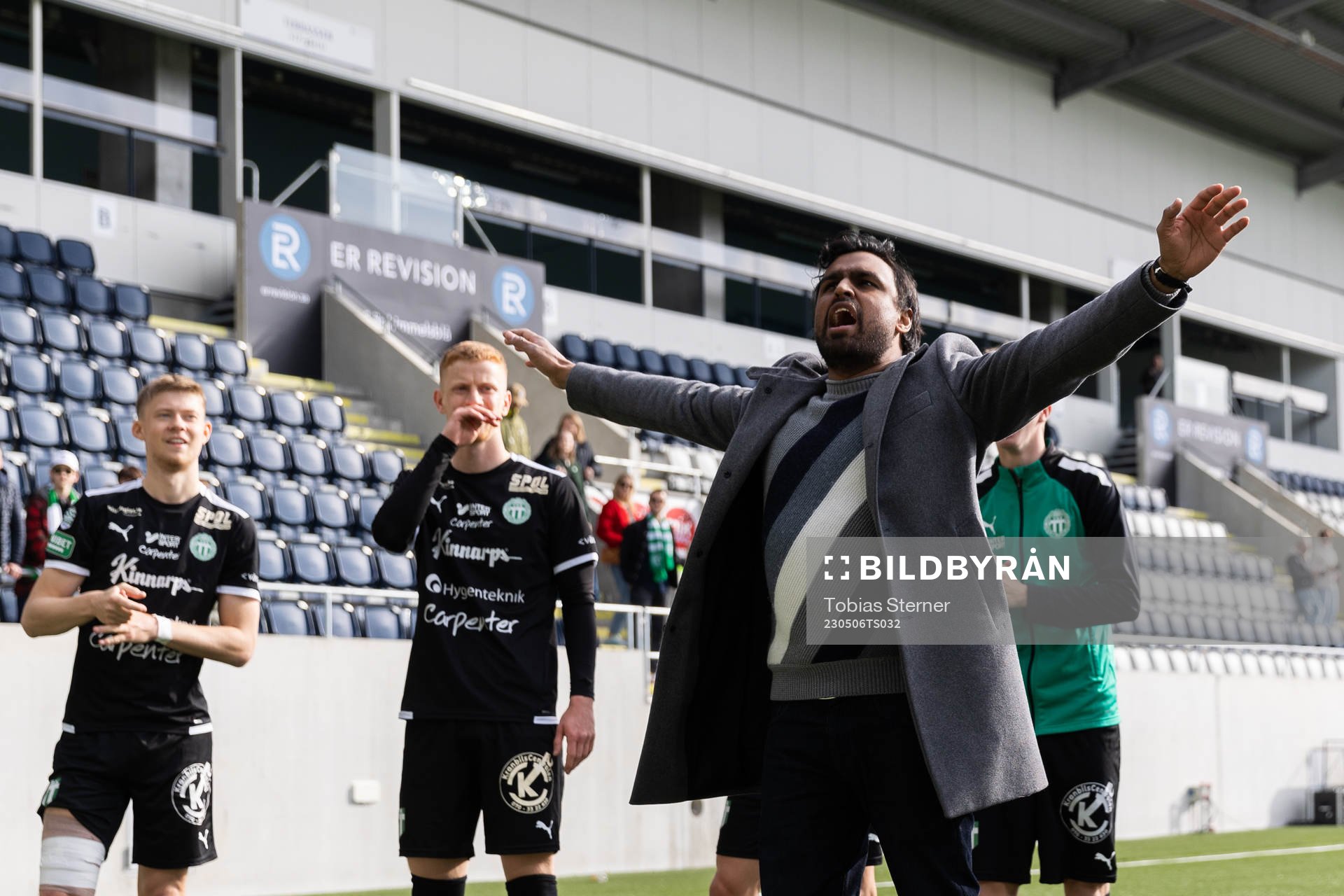 Västerås SKs tränare Kalle Karlsson jublar