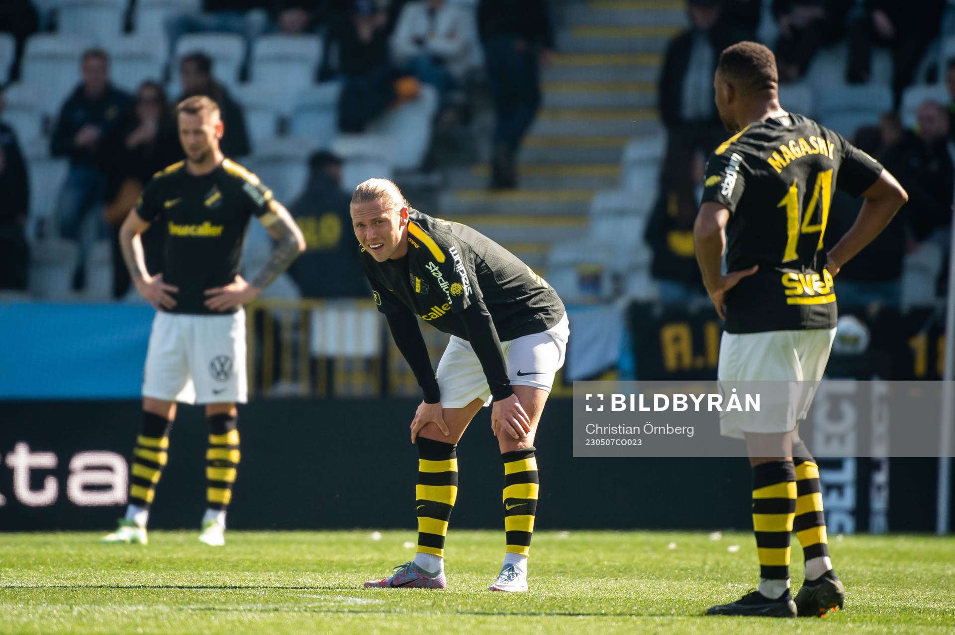AIKs Viktor Fischer och Abdussalam Magashy deppar