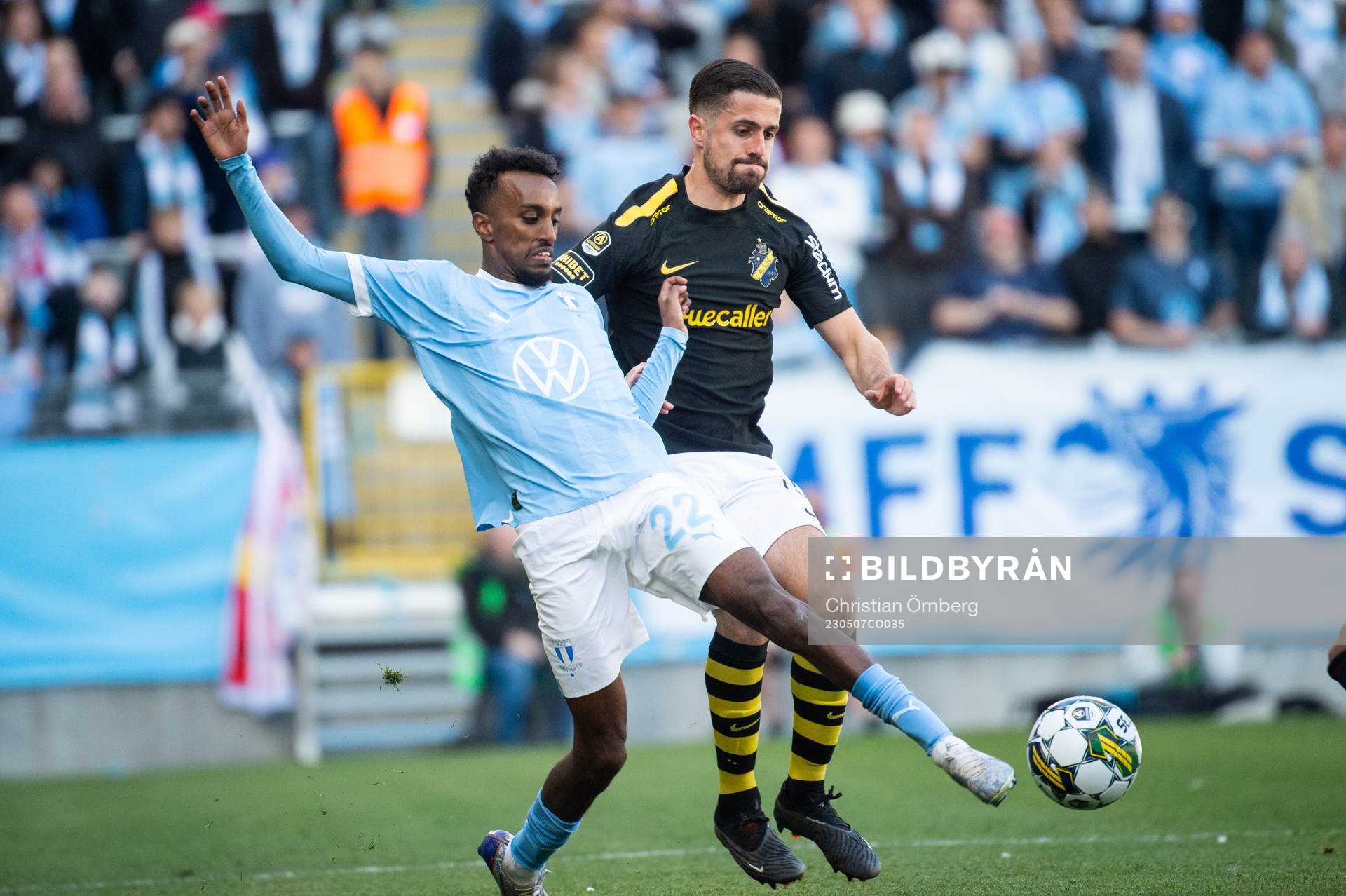 Malmö FFs Taha Ali och AIKs Zachary Elbouzedi