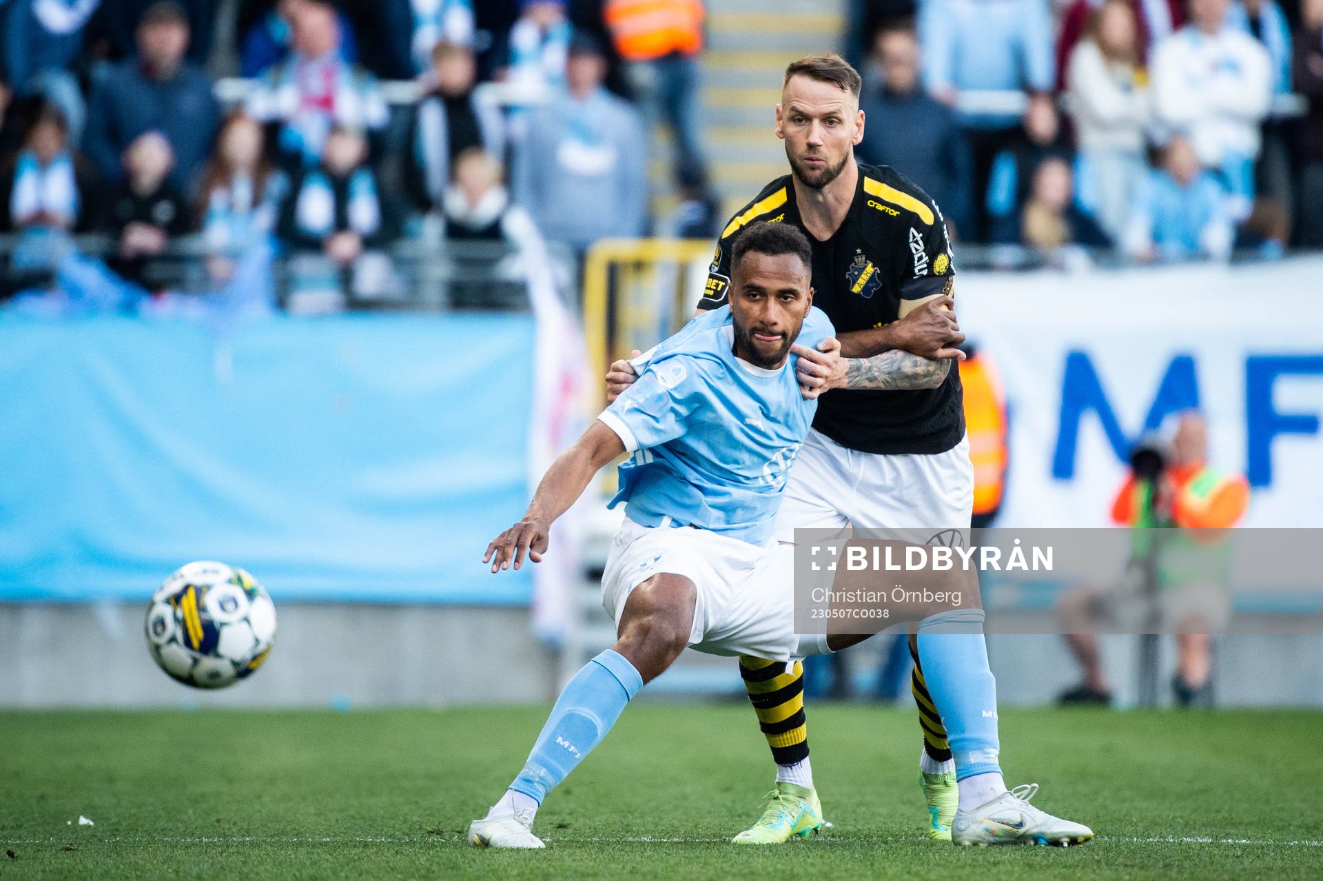 Malmö FFs Isaac Kiese Thelin och AIKs Alexander Milosevic