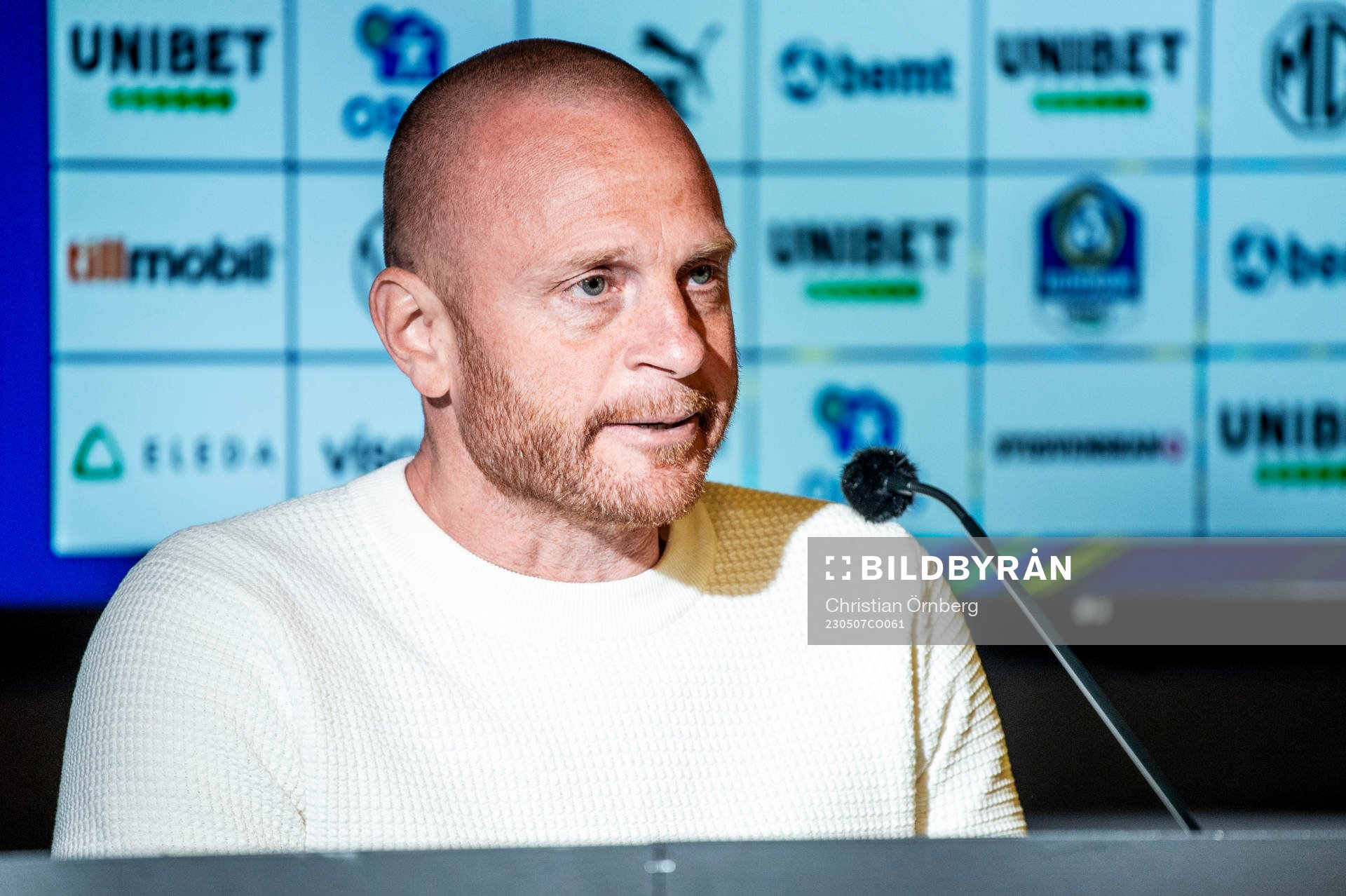 AIKs tränare Andreas Brännström på en presskonferens