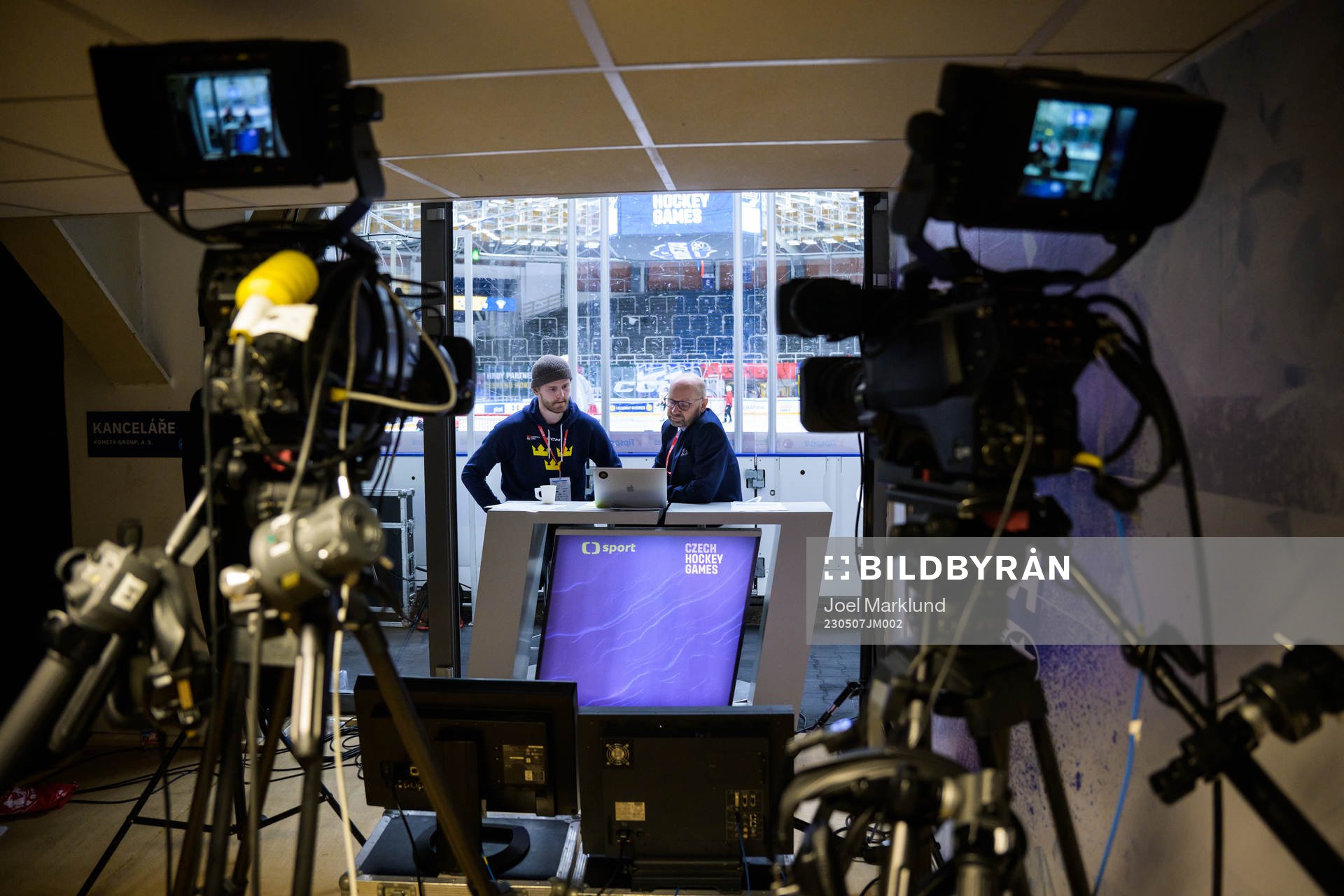 Goaltender Marcus Högberg and goaltender coach Stefan
