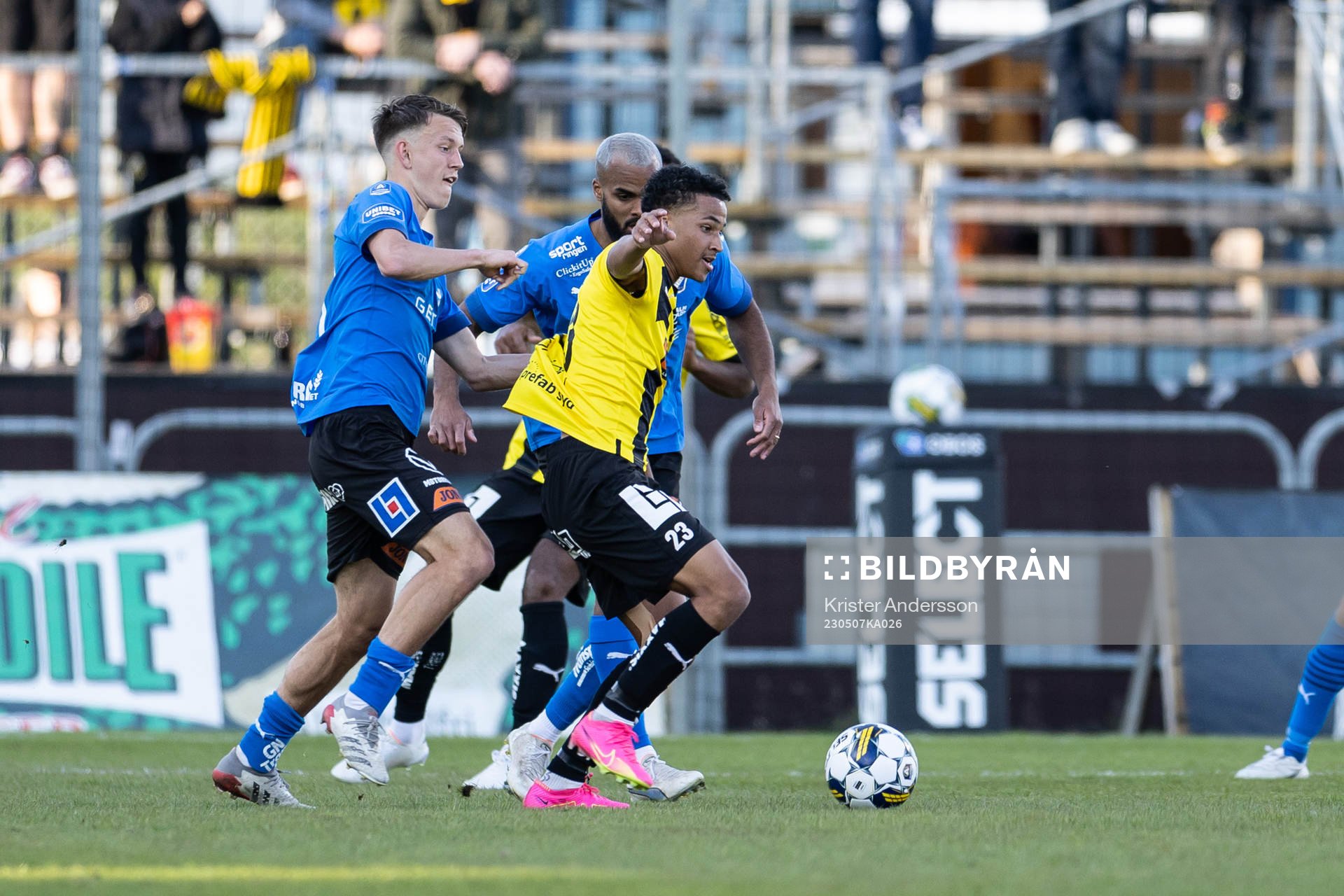 Häckens Momodou Lamin Sonko och Halmstads Kazper Karlsson
