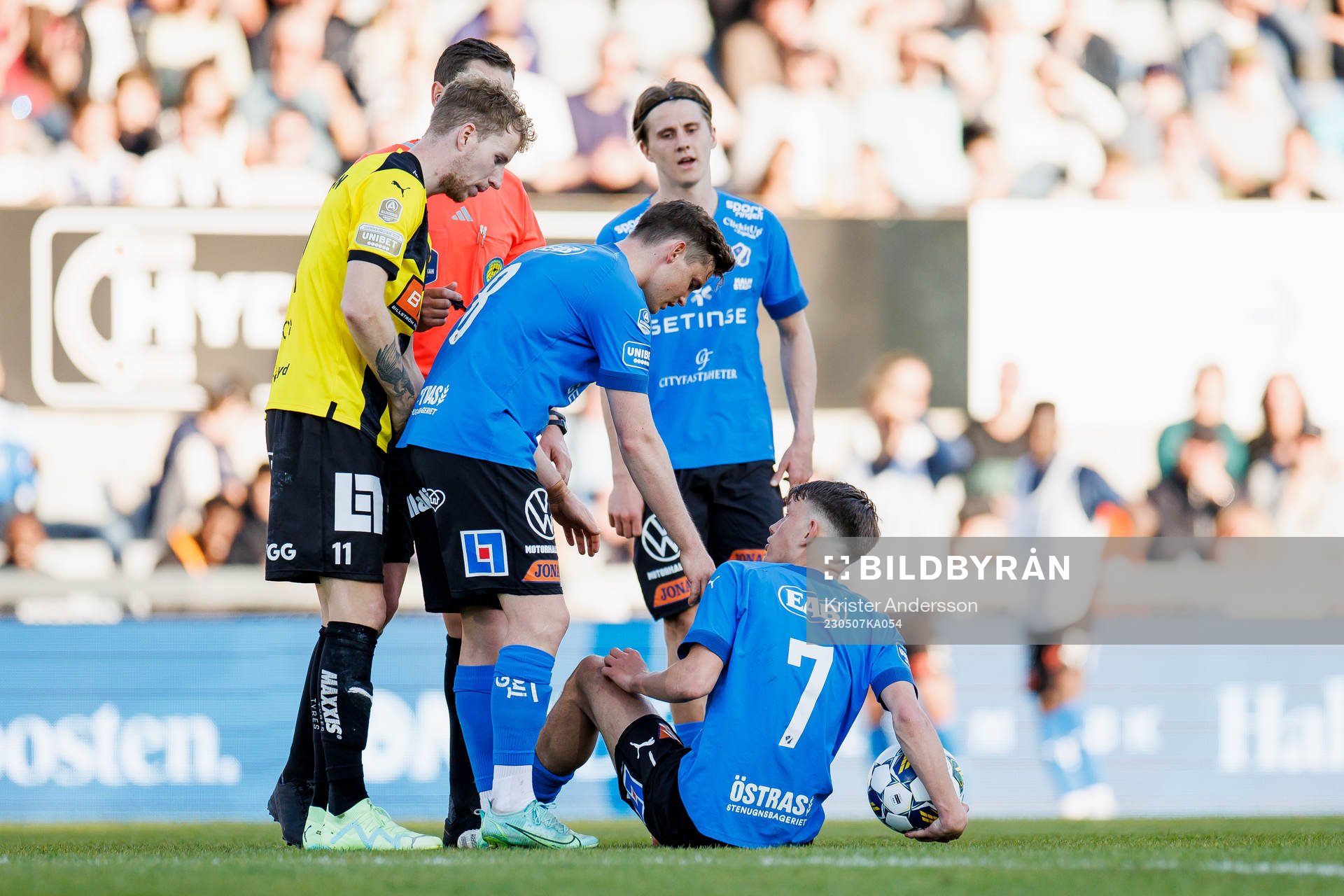 Häckens Samuel Gustafson och Halmstads Kazper Karlsson