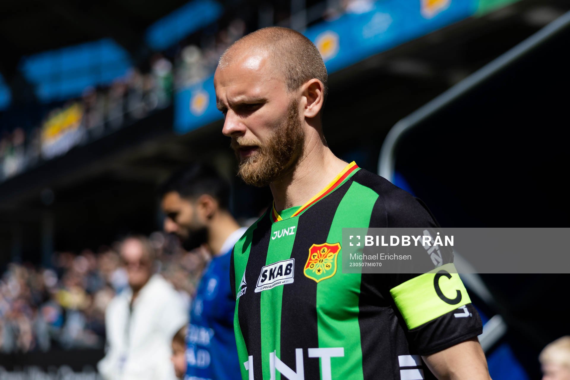 GAIS Niklas Andersen på väg ut till line up innan