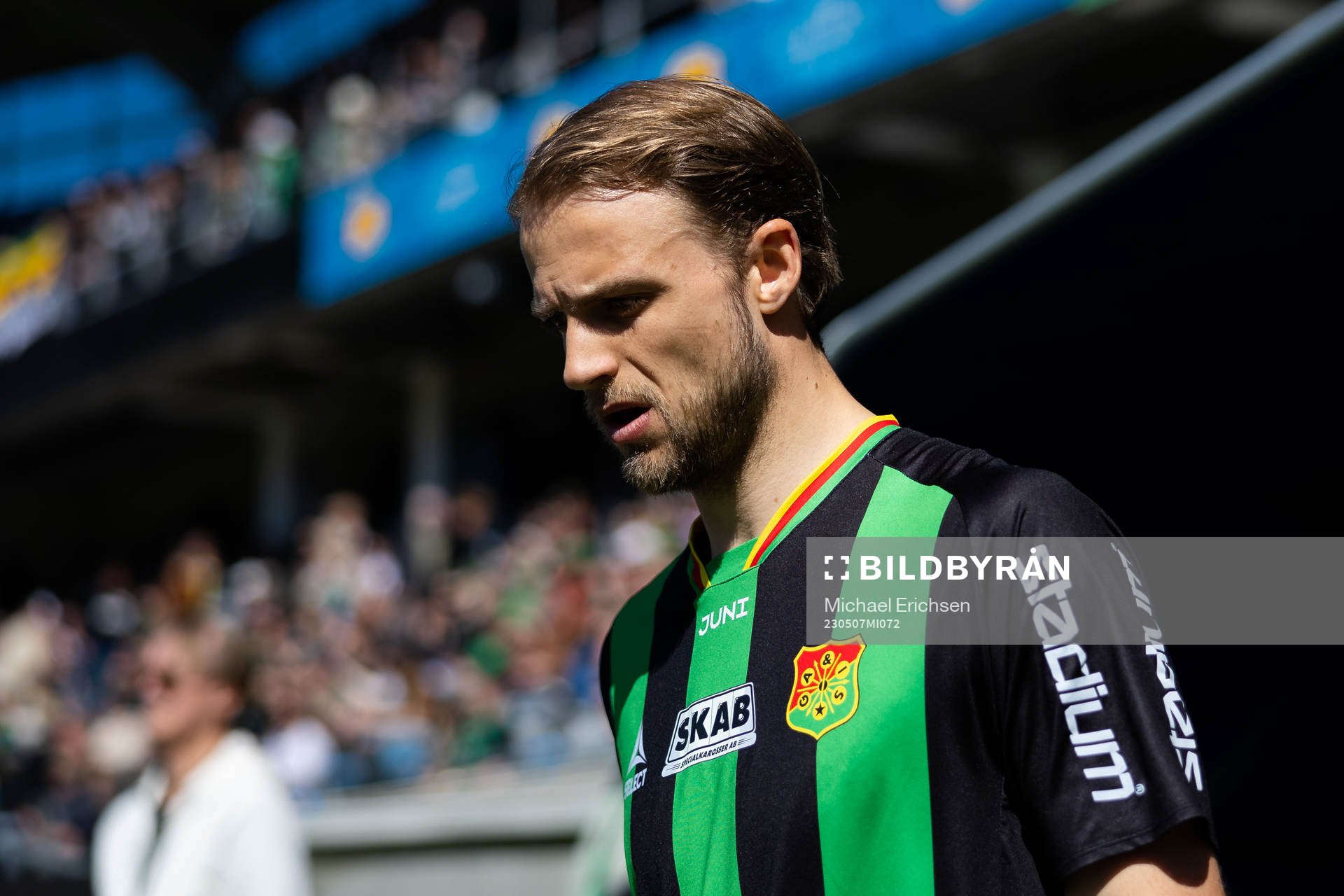 GAIS Gustav Lundgren på väg ut till line up innan
