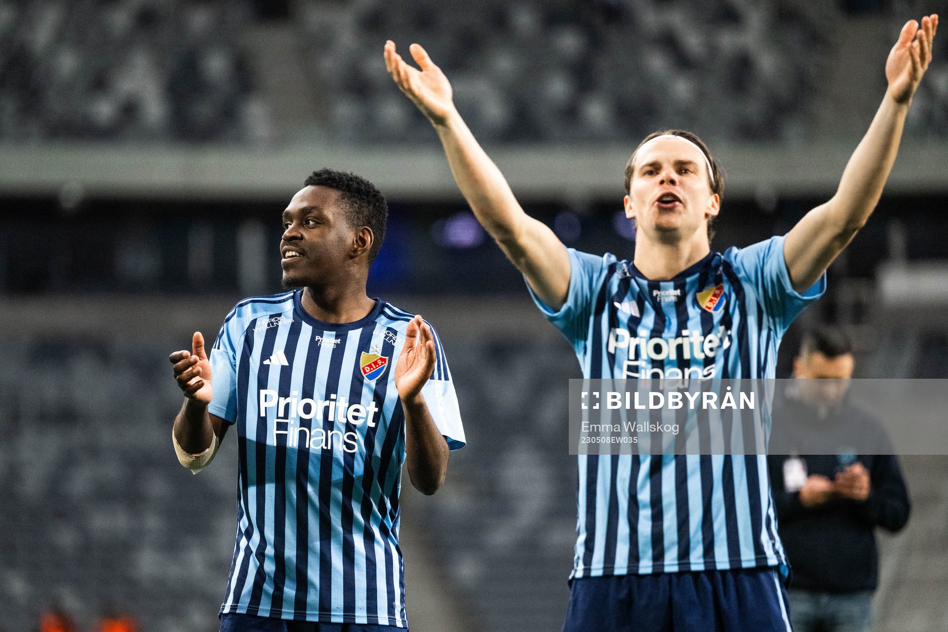 Djurgårdens Joel Asoro och Elias Andersson jublar