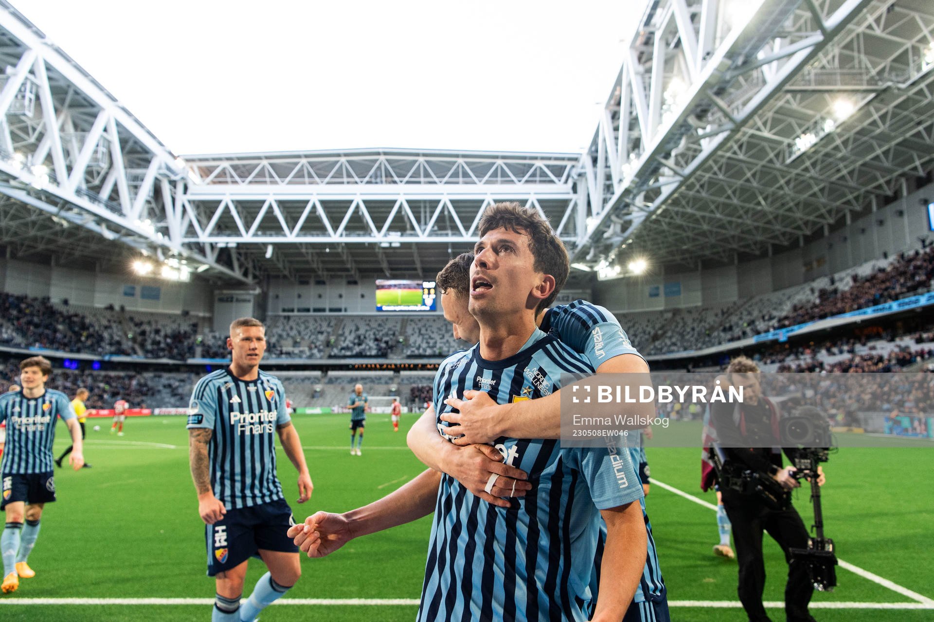 Djurgårdens Gustav Wikheim jublar med Piotr Johansson