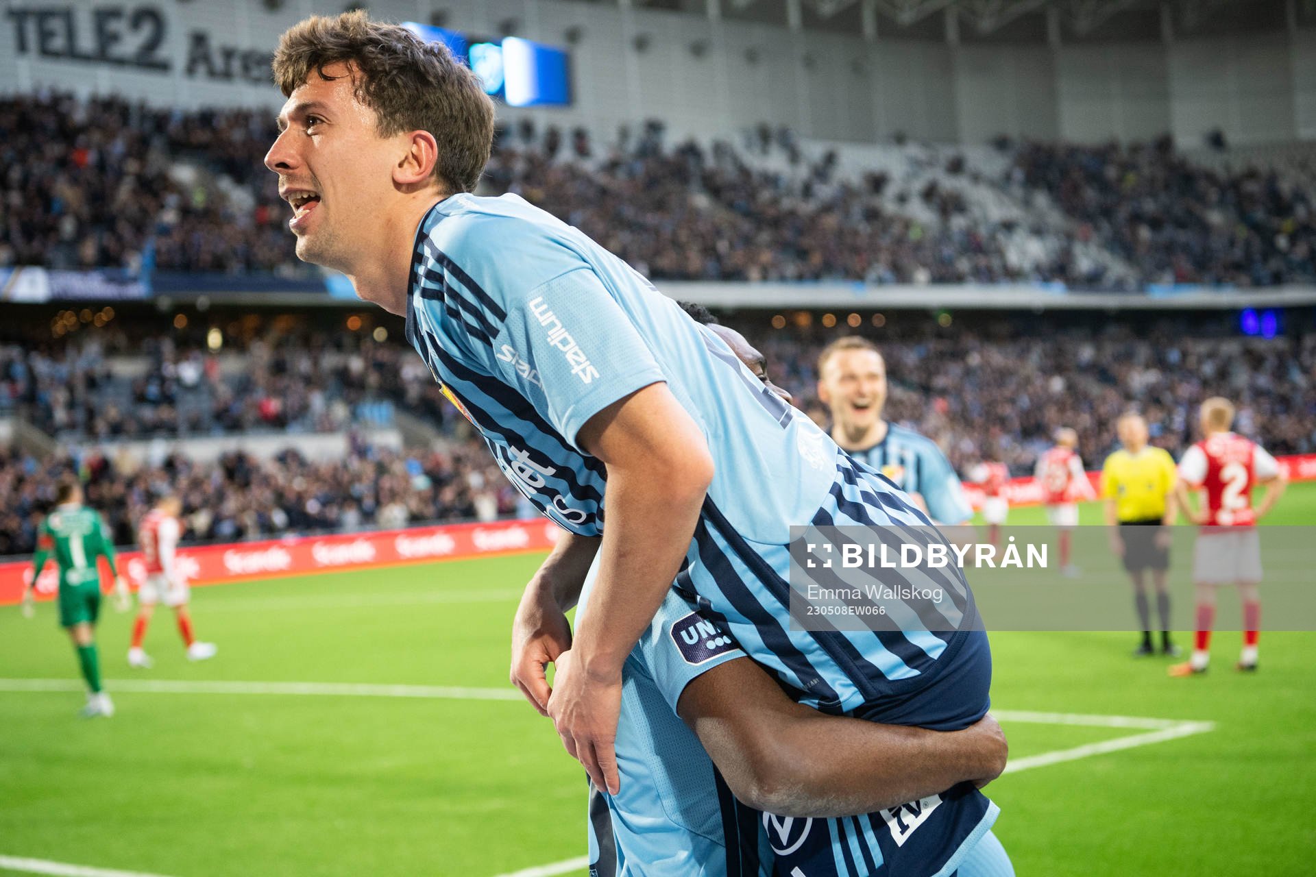 Djurgårdens Gustav Wikheim jublar med Joel Asoro