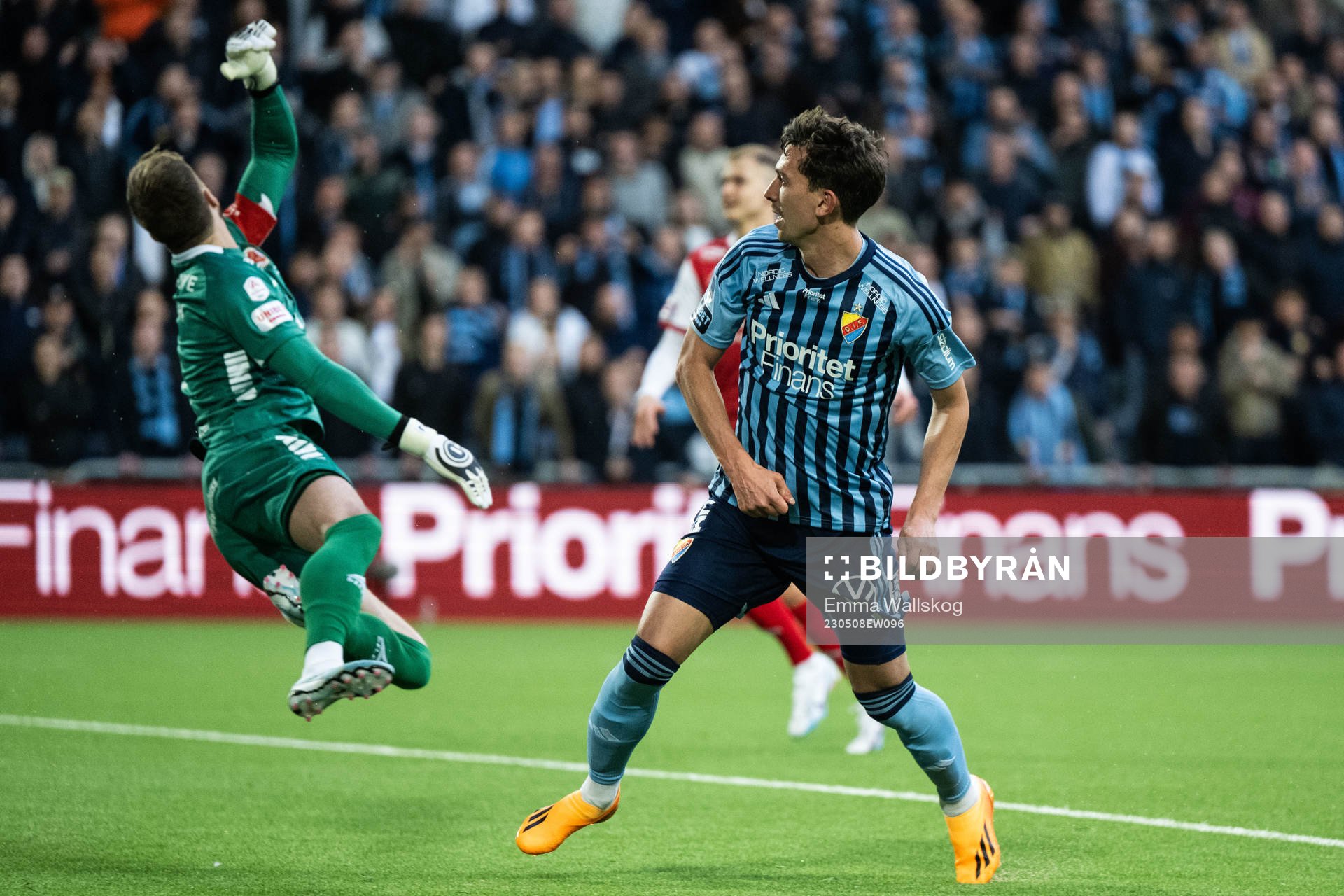 Djurgårdens Gustav Wikheim gör 3-0 bakom Kalmars målvakt