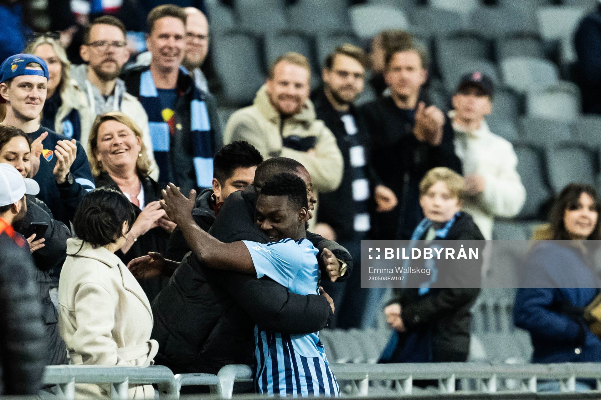Djurgårdens Joel Asoro jublar med familj