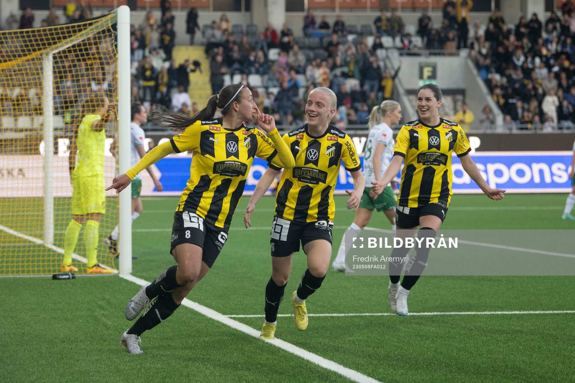 Häckens målskytt Rusul Rosa Kafaji jublar