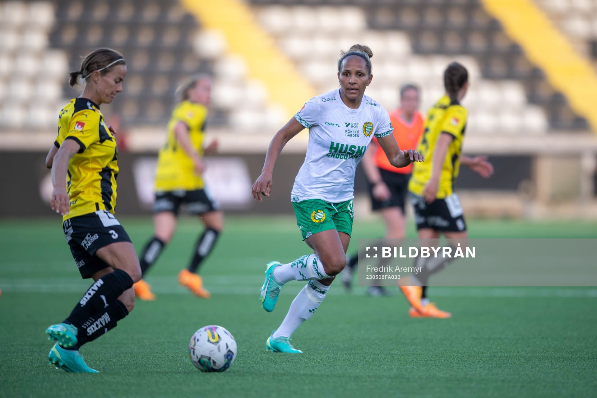 Häckens Aivi Luik och Hammarbys Madelen Janogy