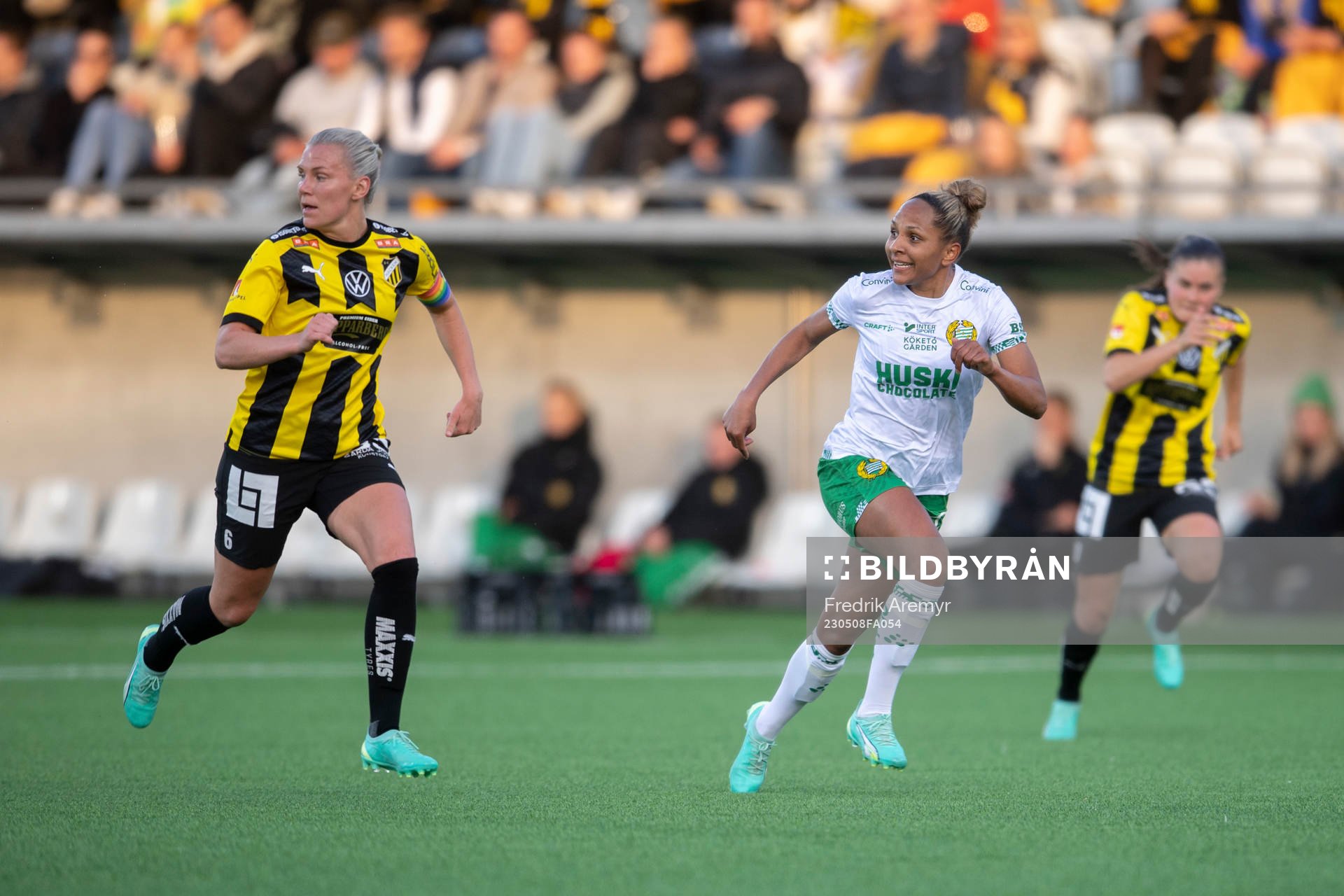 Häckens Josefine Rydbrink och Hammarbys Madelen Janogy