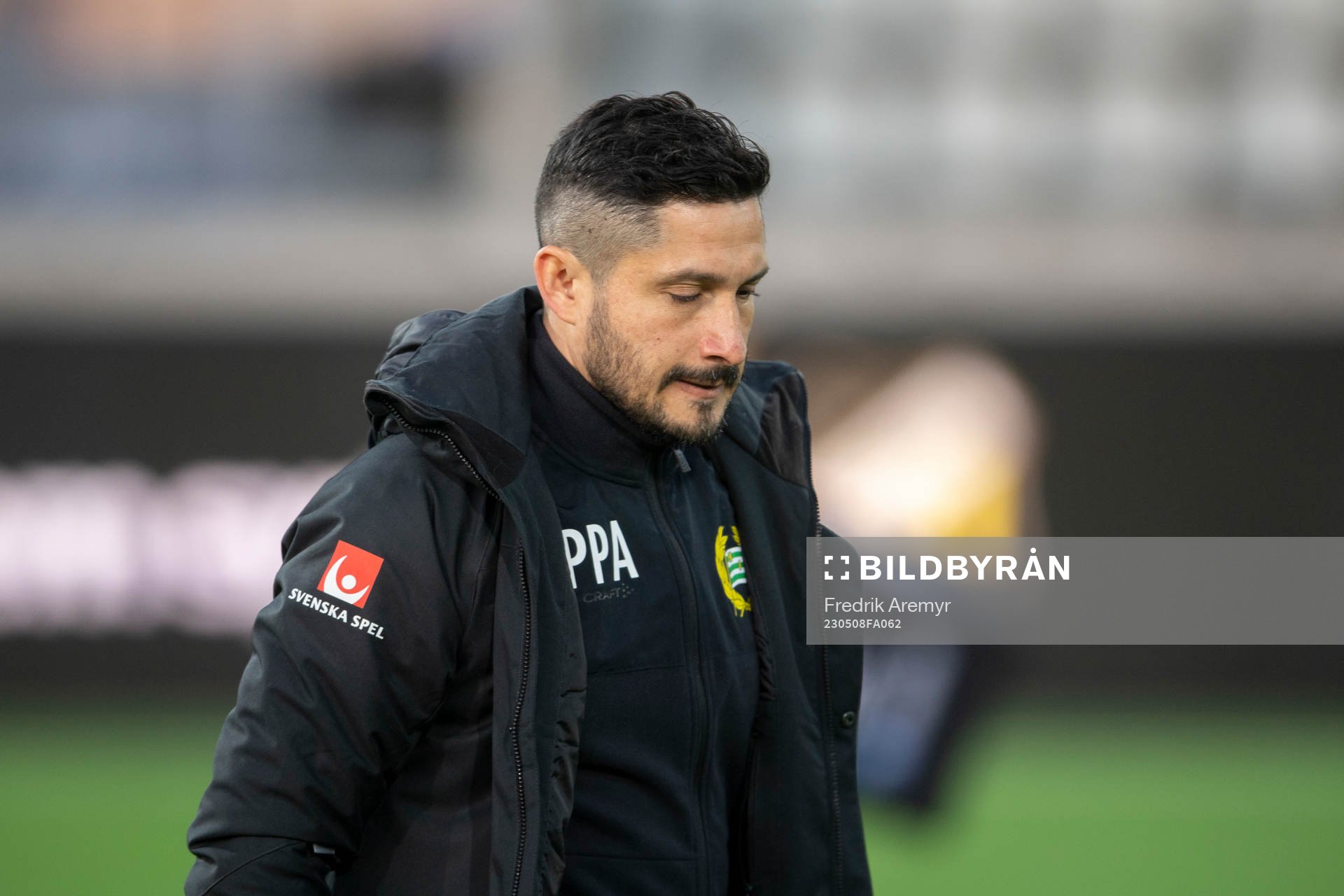 Hammarbys tränare Pablo Pinones-Arce deppar