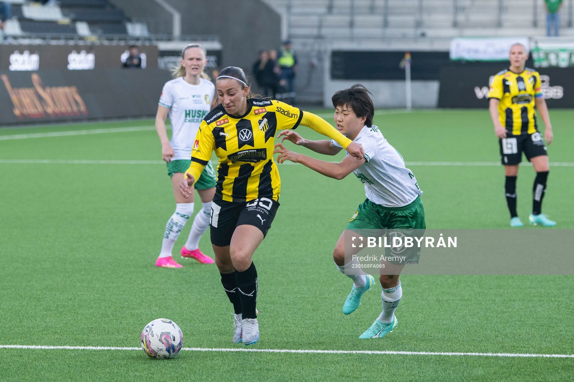 Häckens Rusul Rosa Kafaji och Hammarbys Maika Hamano