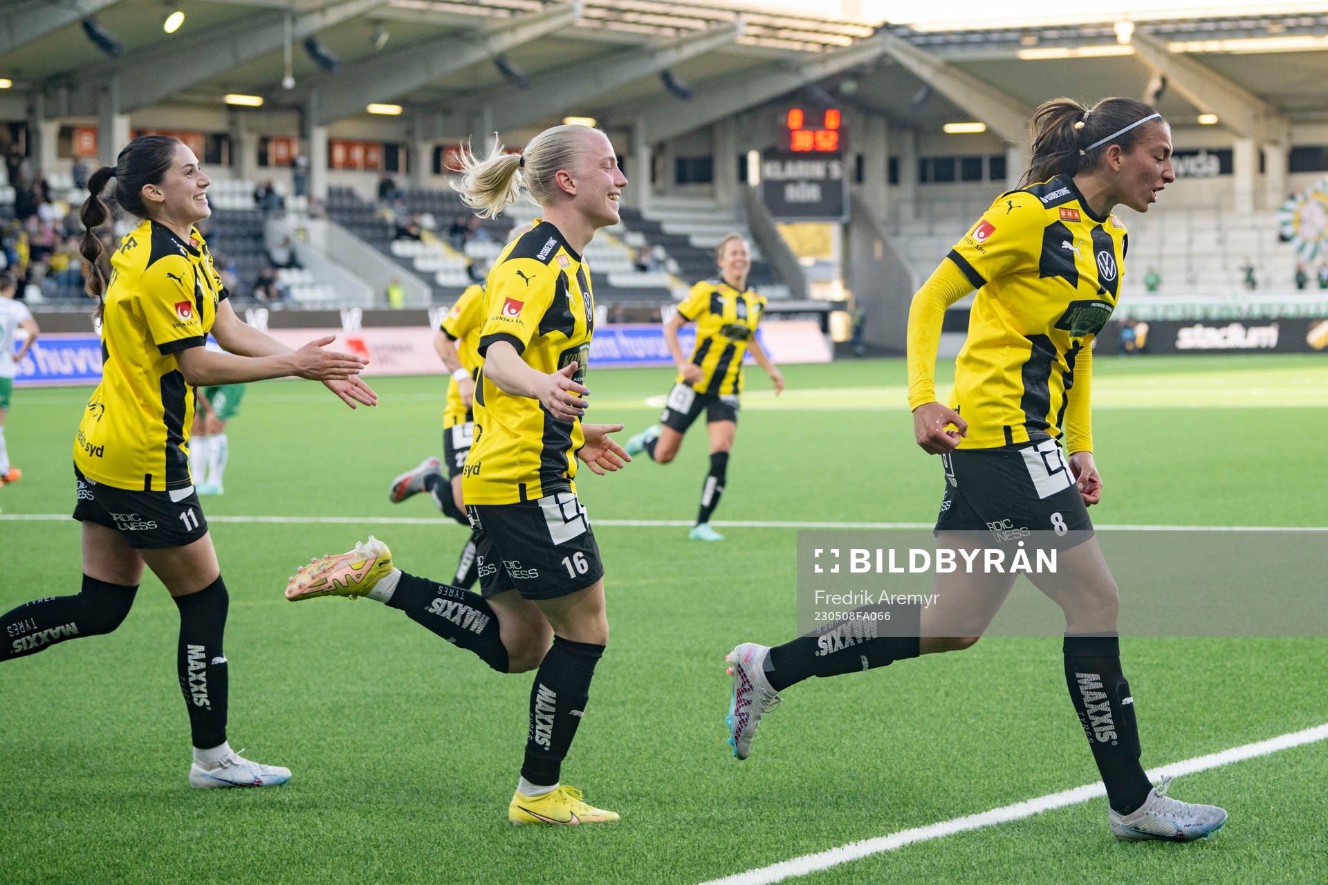 Häckens Clarissa Larisey, Anna Sandberg och målskytten