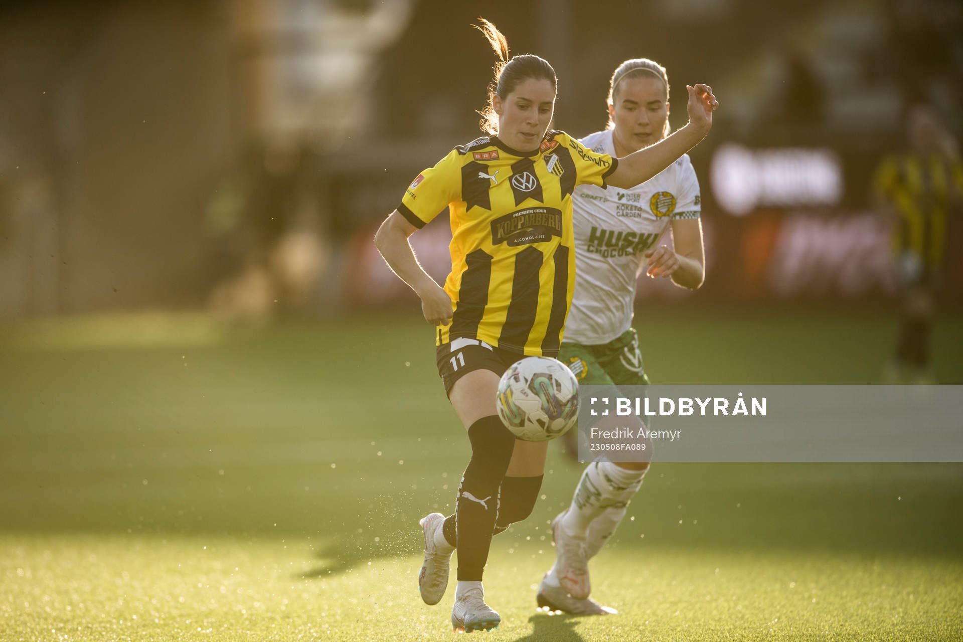 Häckens Clarissa Larisey  och Hammarbys Eva Nyström