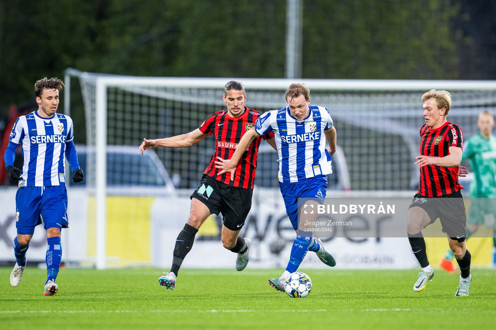 Brommapojkarnas Nikola Vasic och IFK Göteborgs Adam Carlén