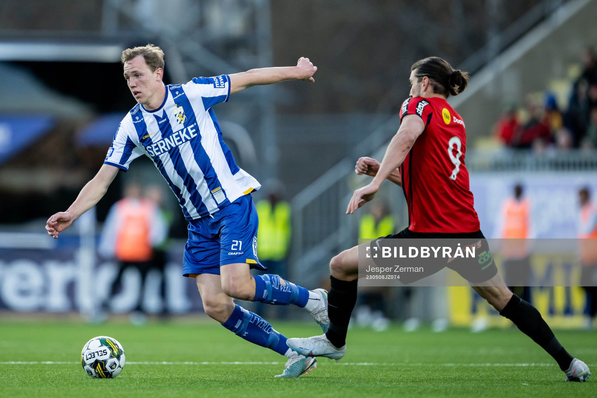 IFK Göteborgs Adam Carlén och Brommapojkarnas Nikola Vasic