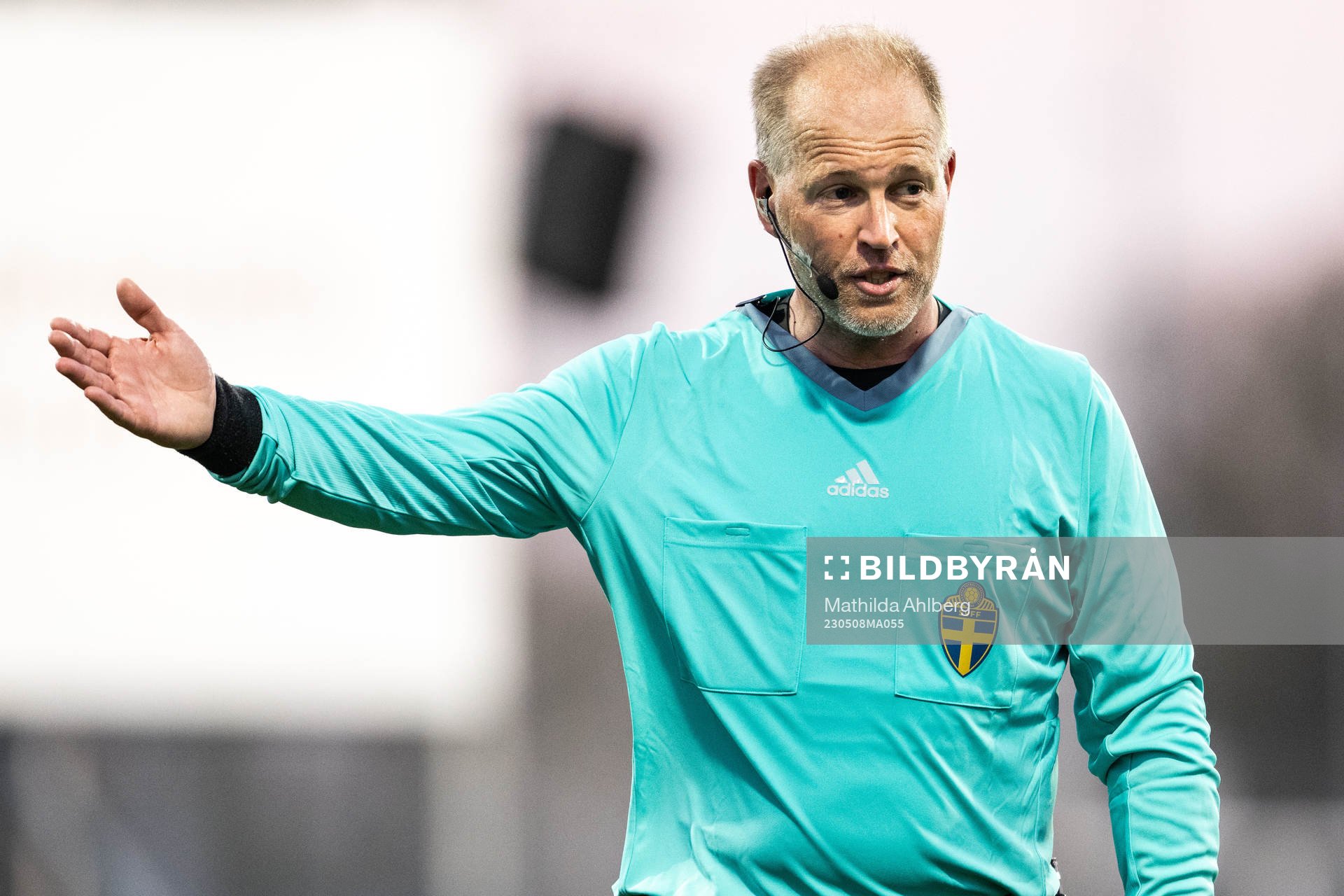 Domare Niklas Olsson under fotbollsmatchen i Damallsvenskan mellan Kristianstad och Brommapojkarna den 8 maj 2023 i Kristianstad. 