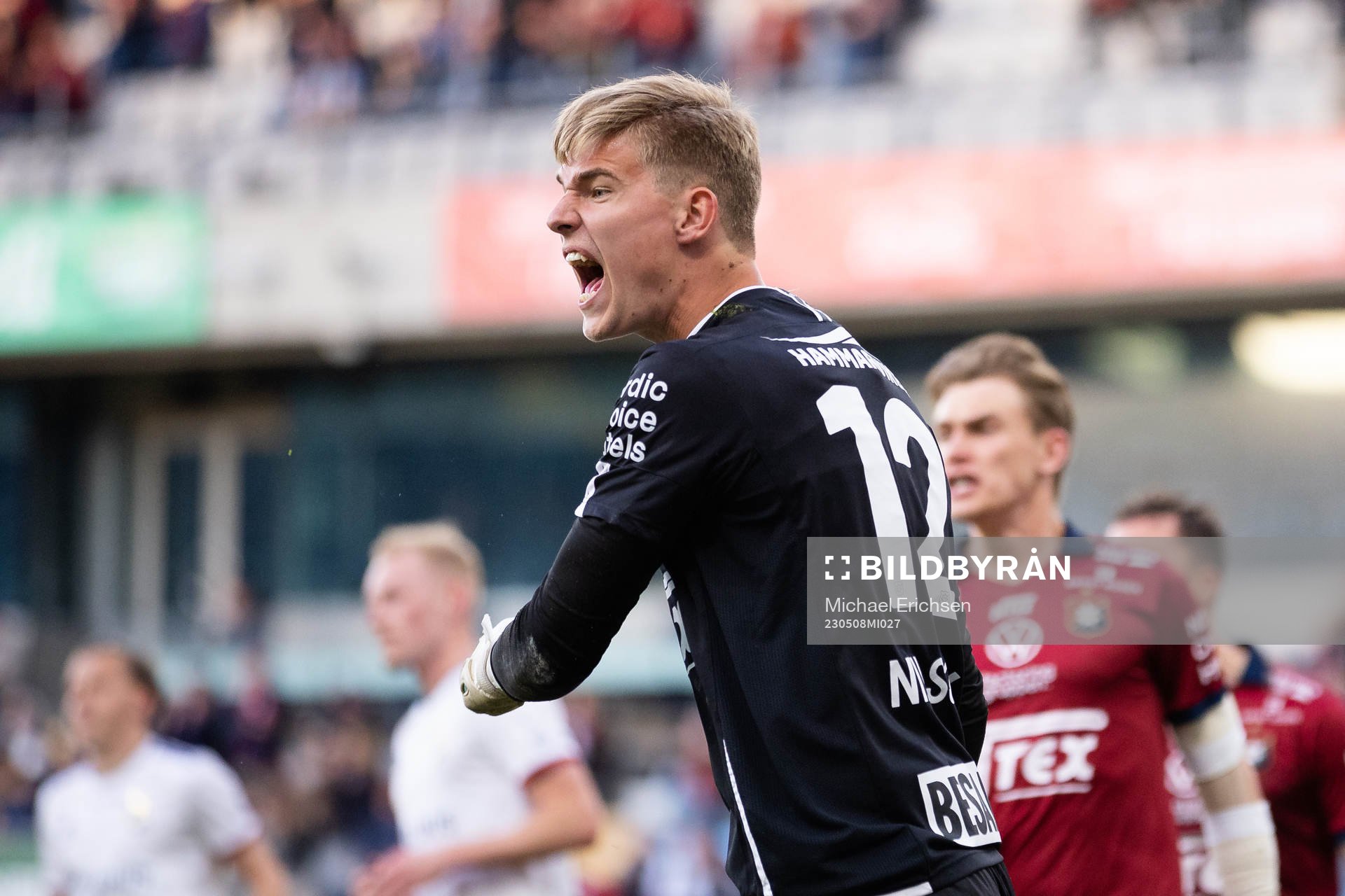 Örgrytes målvakt Mathias Nilsson jublar